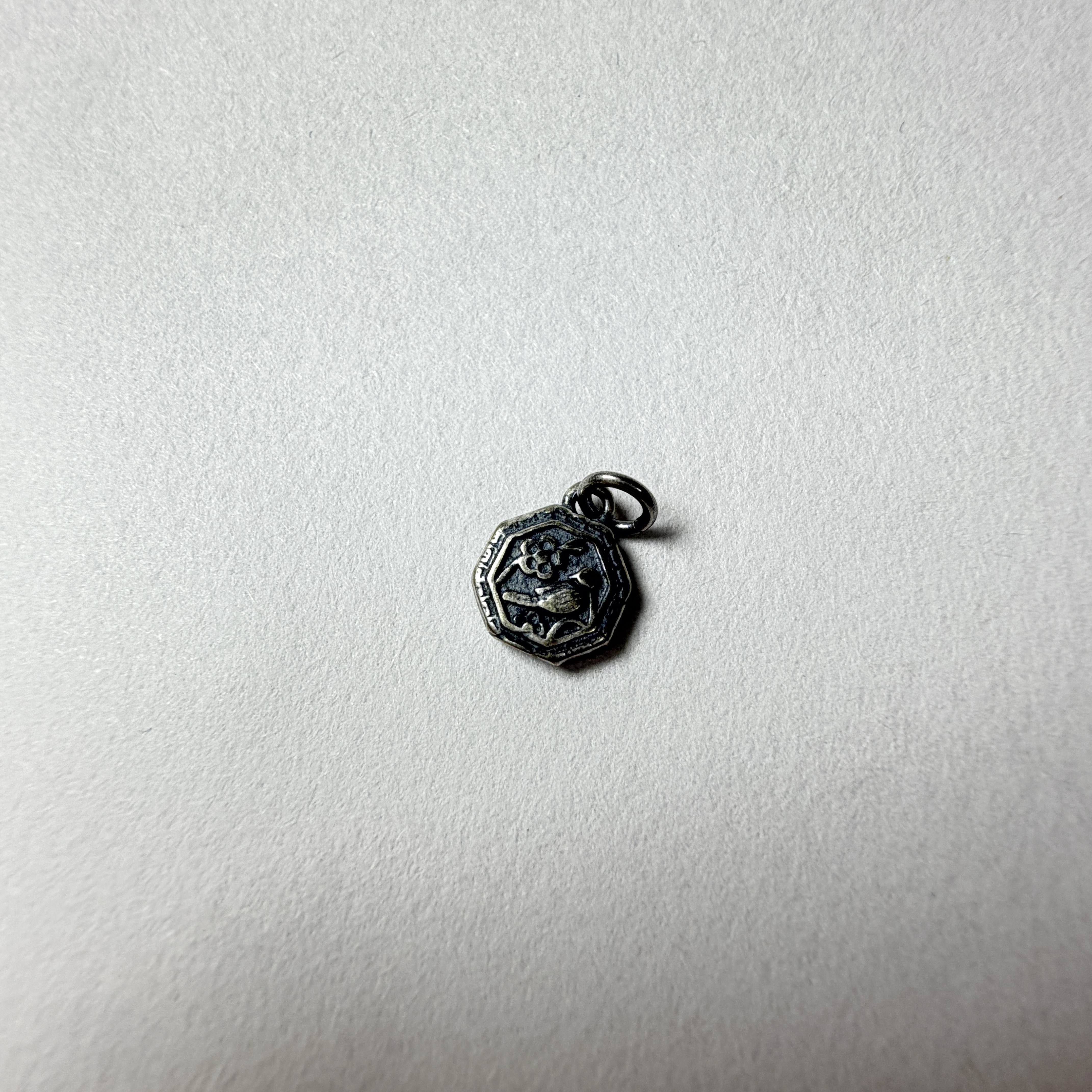 復古花鳥八角排吊墜(1入)｜老銀 水晶串珠DIY配件
