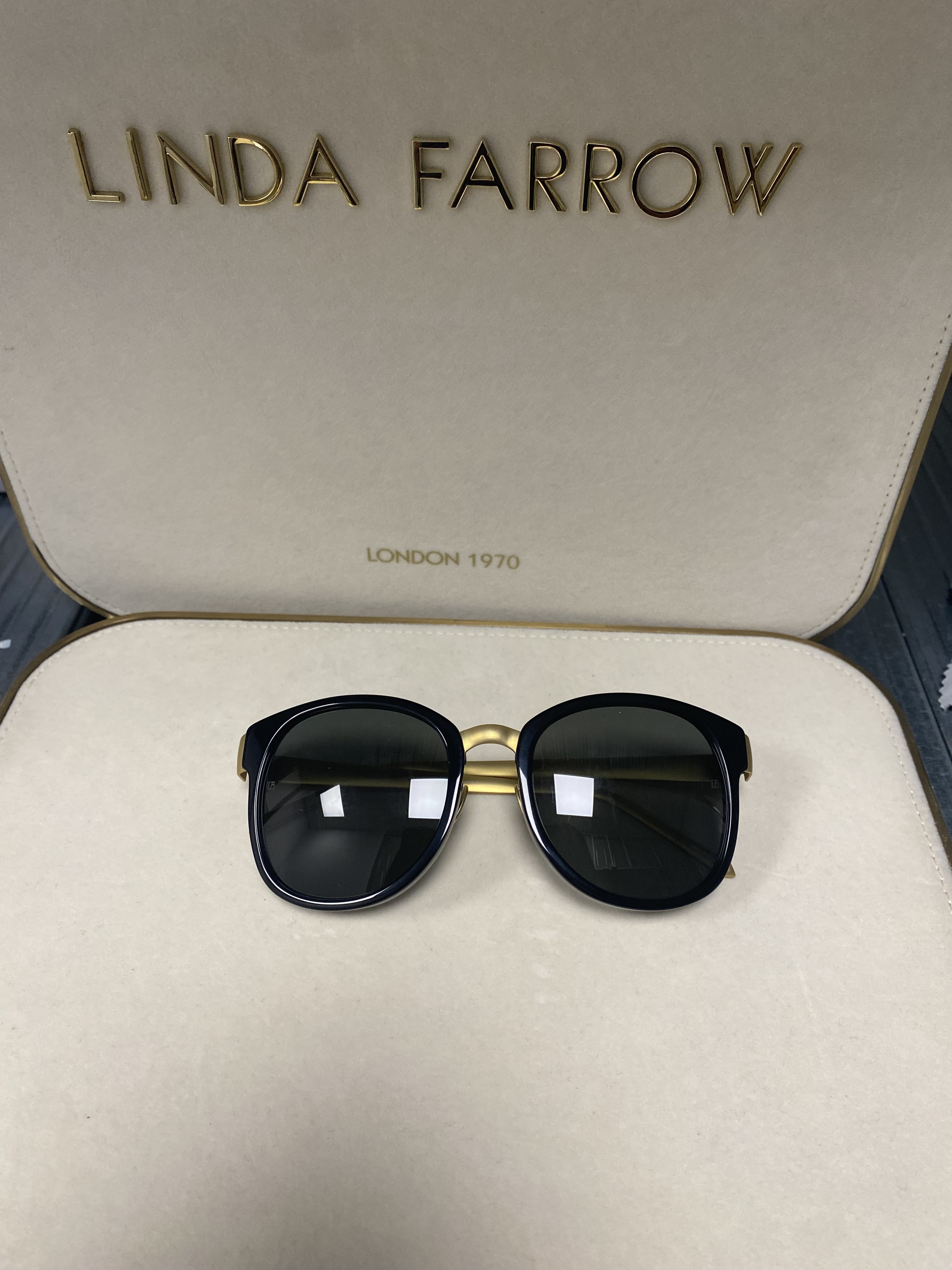 Linda Farrow 259