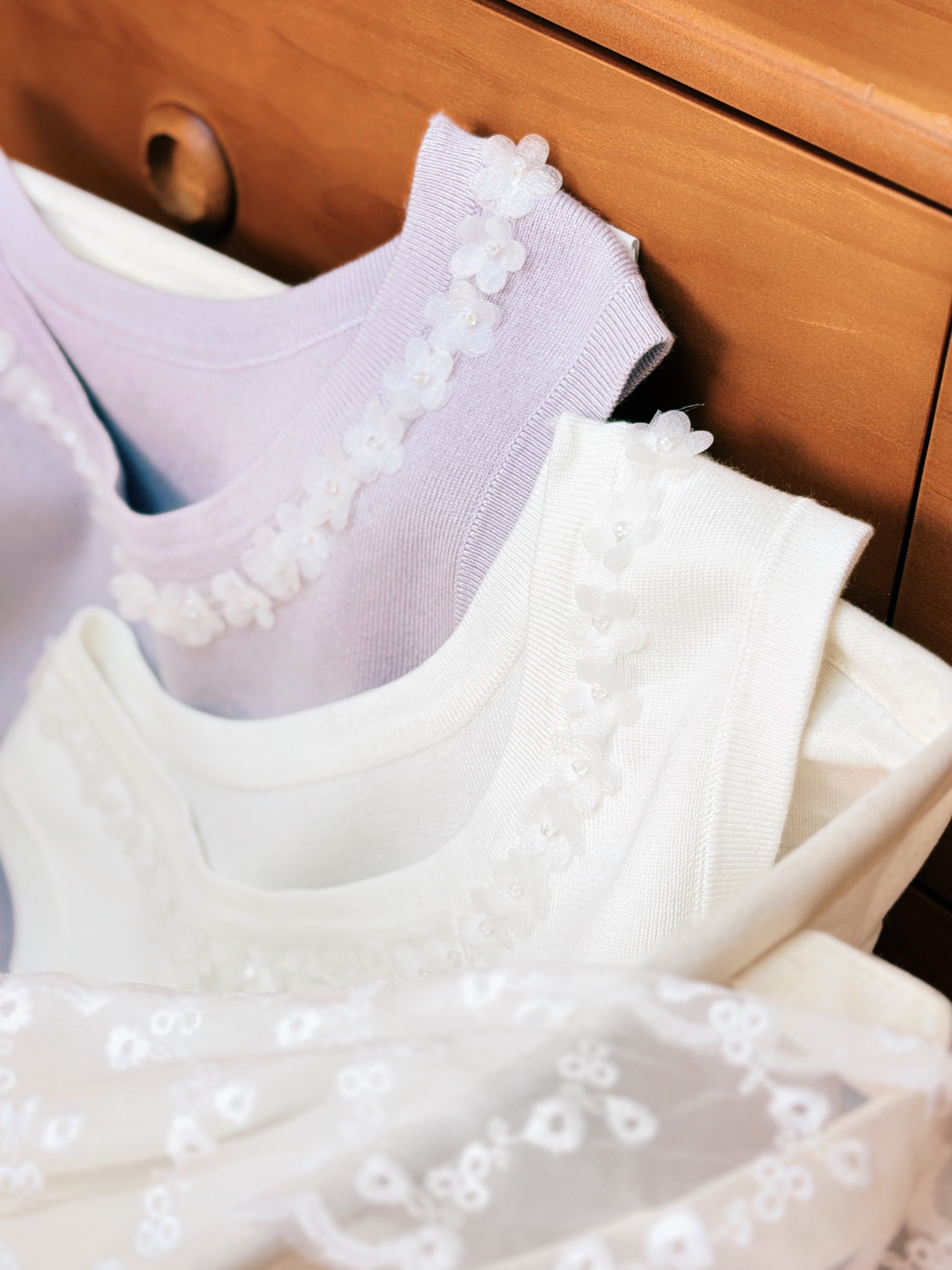 兩色 / 立體小冰珠花朵針織背心 / Floral Appliqué Beaded Knit Vest