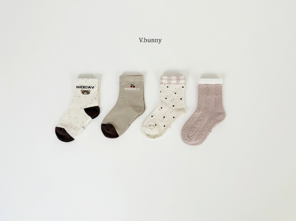 正韓秋Vbunny 熊熊櫻桃襪(四入)
