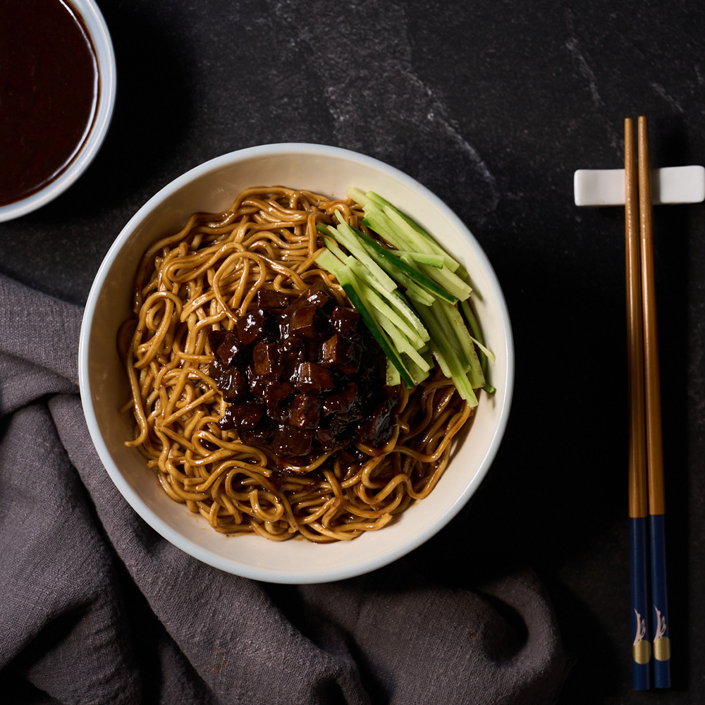 極黑豆干炸醬麵