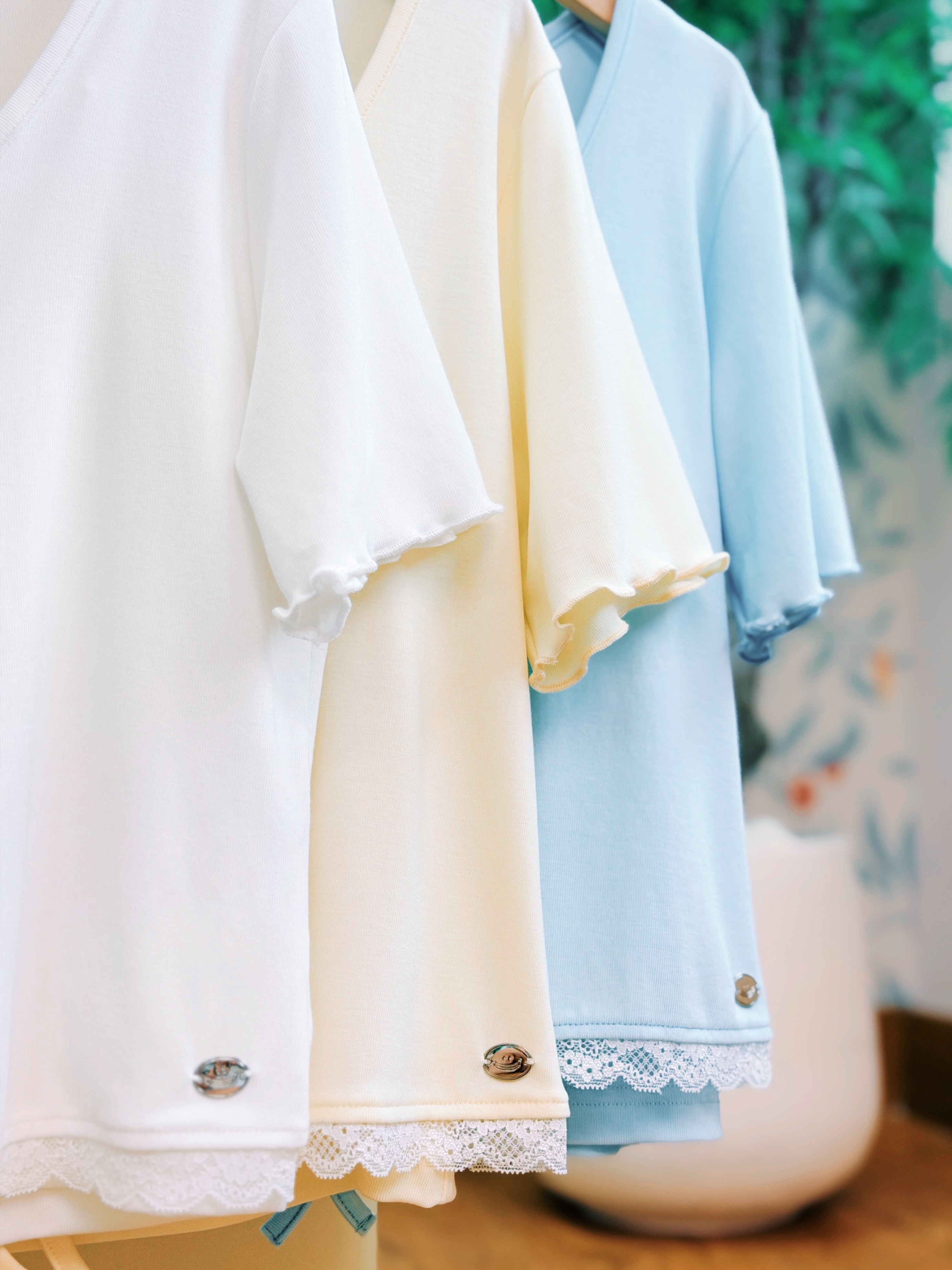 三色 / 天絲精緻蕾絲綁帶兩件套 / Tencel™Lace-Trimmed Cardigan & Cami Set