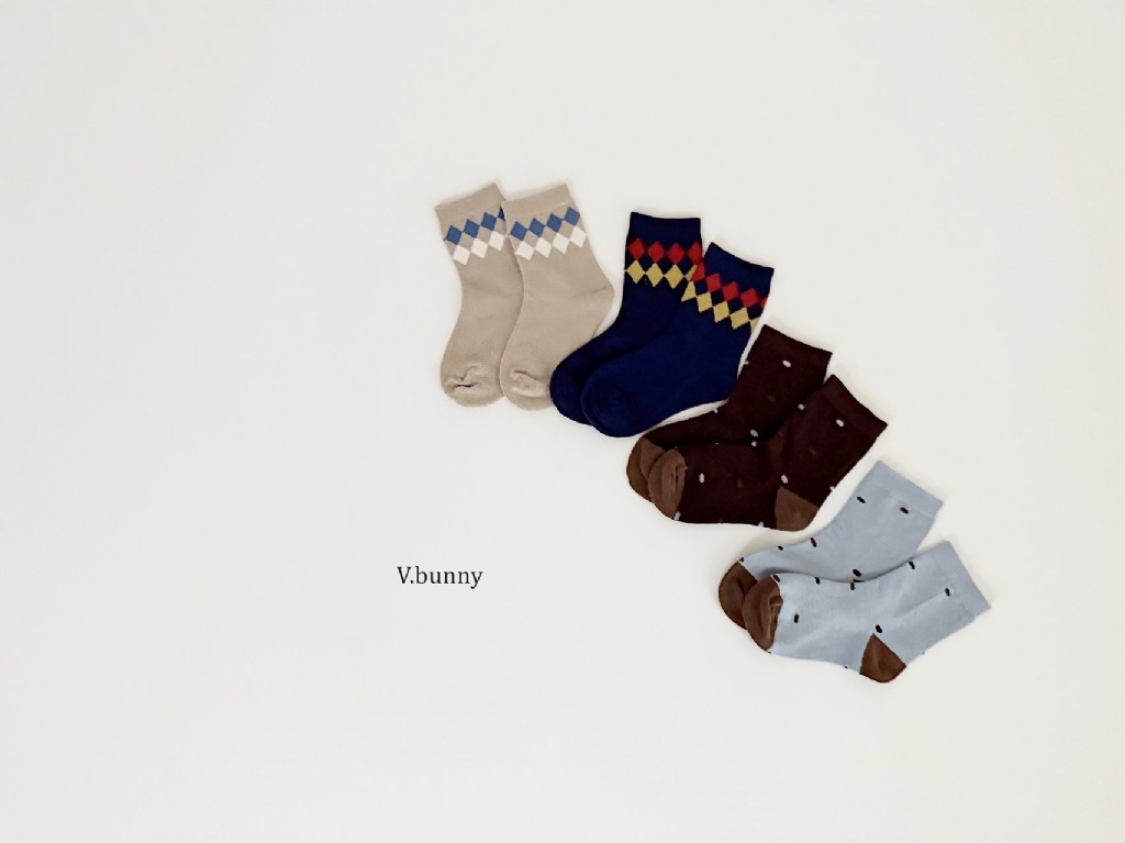 正韓秋Vbunny 復古菱格紋點點襪(四入)