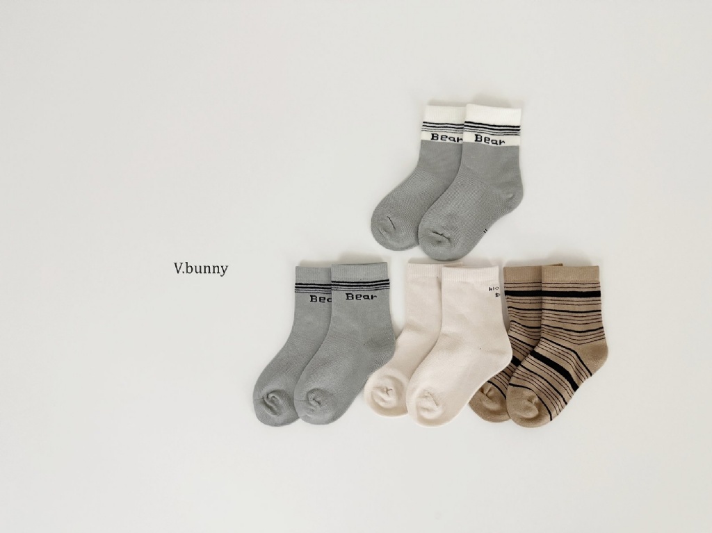 正韓秋Vbunny BEAR線條襪(四入)