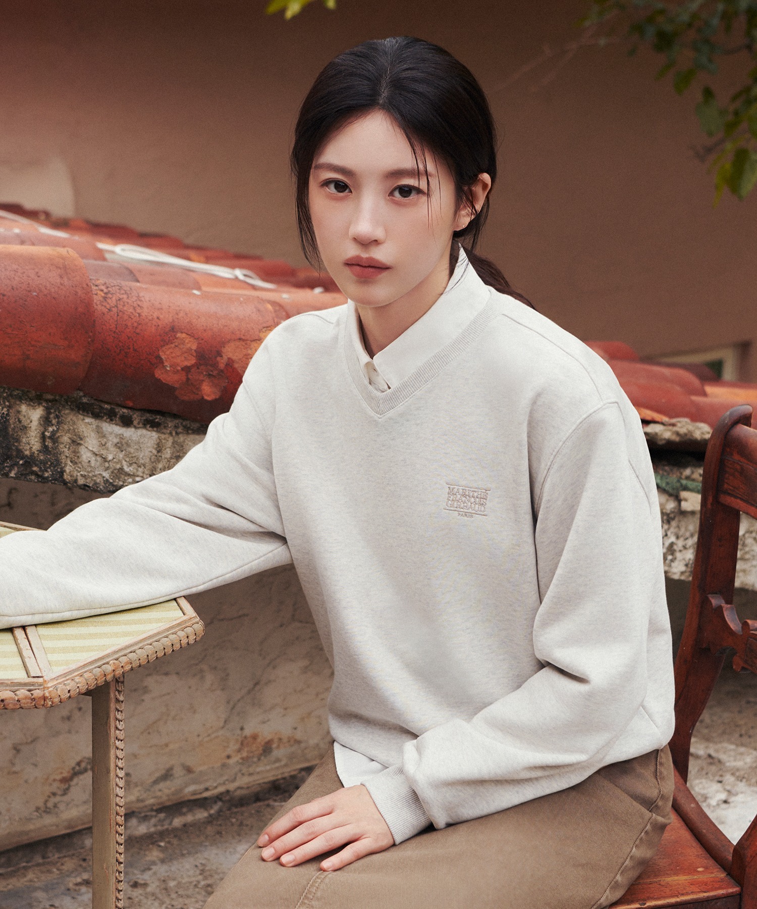韓國代購｜高允貞同款！MFG W SMALL CLASSIC LOGO V NECK BALLOON SWEATSHIRT (3 Colours)