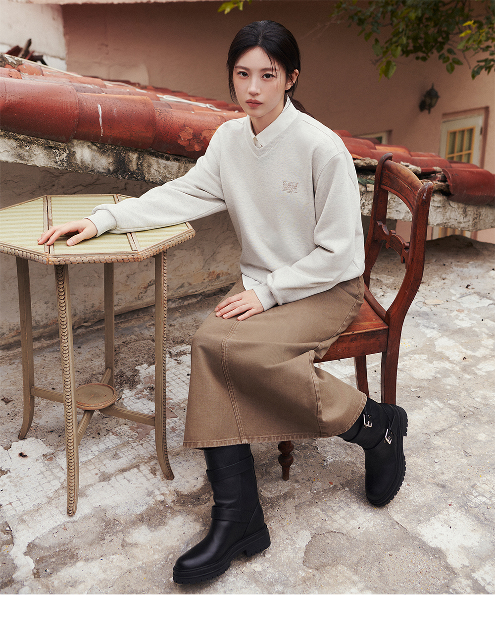 韓國代購｜高允貞同款！MFG W SMALL CLASSIC LOGO V NECK BALLOON SWEATSHIRT (3 Colours)