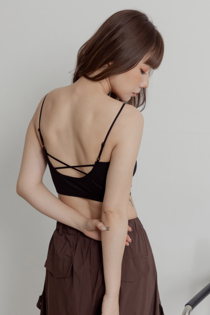 挖背後交叉細肩坑條小可愛