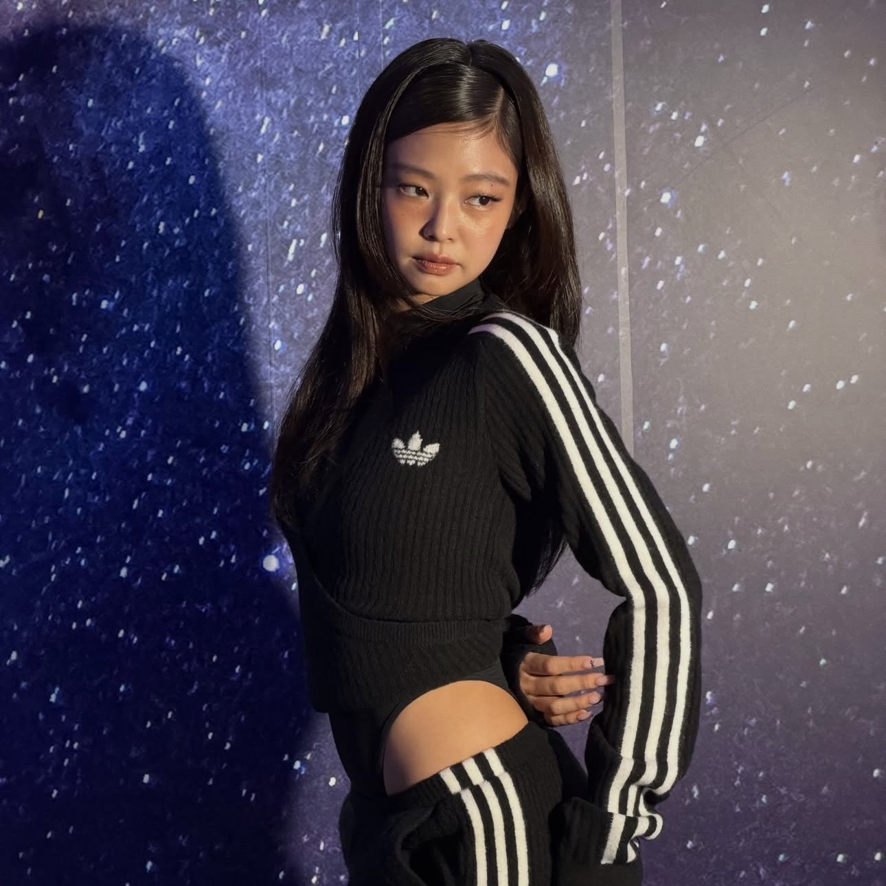 ADIDAS ORIGINALS BY JENNIE 針織V領 長袖 疊穿 三色 金珍妮 LD4840/LD8932/LD8933