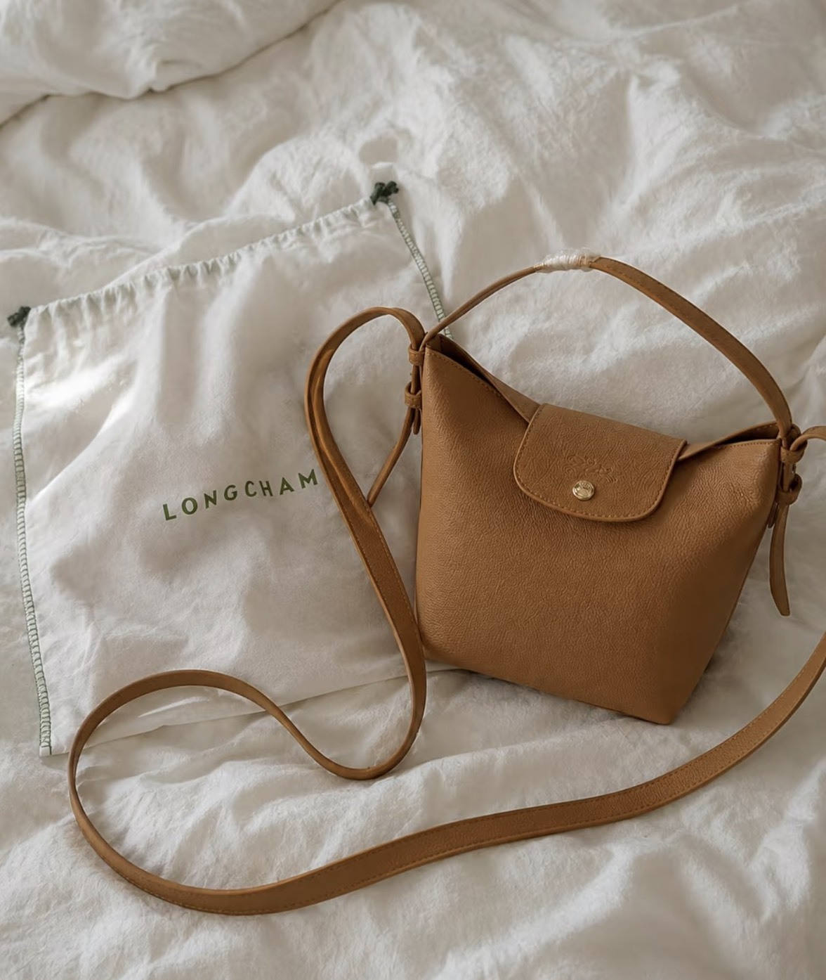 【Luxury】LONGCHAMP Le Cadence 缺貨款 S號 L號 水桶包/肩背包 (多色) 牛皮 隨身包 手提 可調節背帶 皮革包