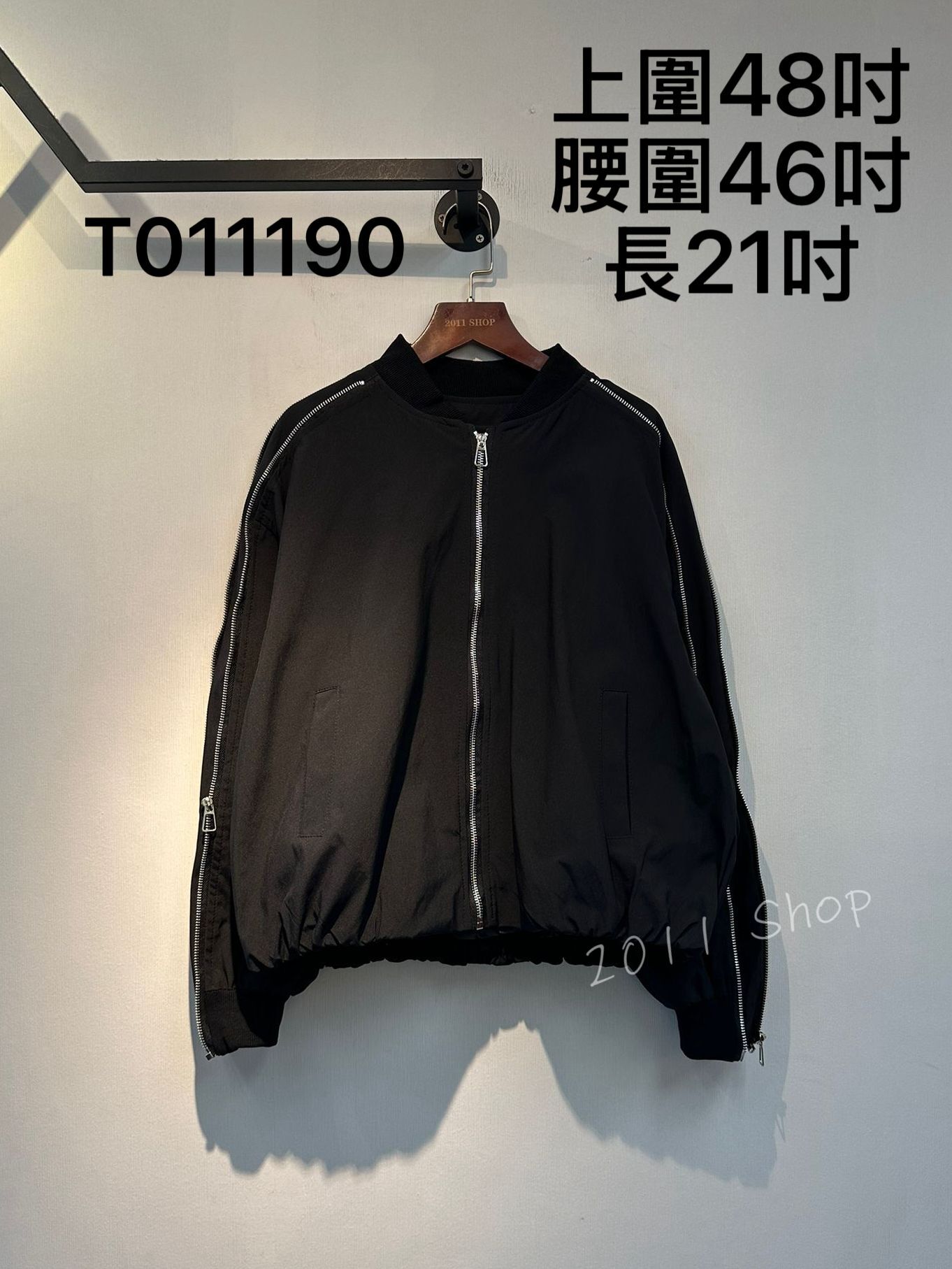 型格拉鍊設計風褸外套  上圍48吋 腰圍46吋 長21吋  T011190