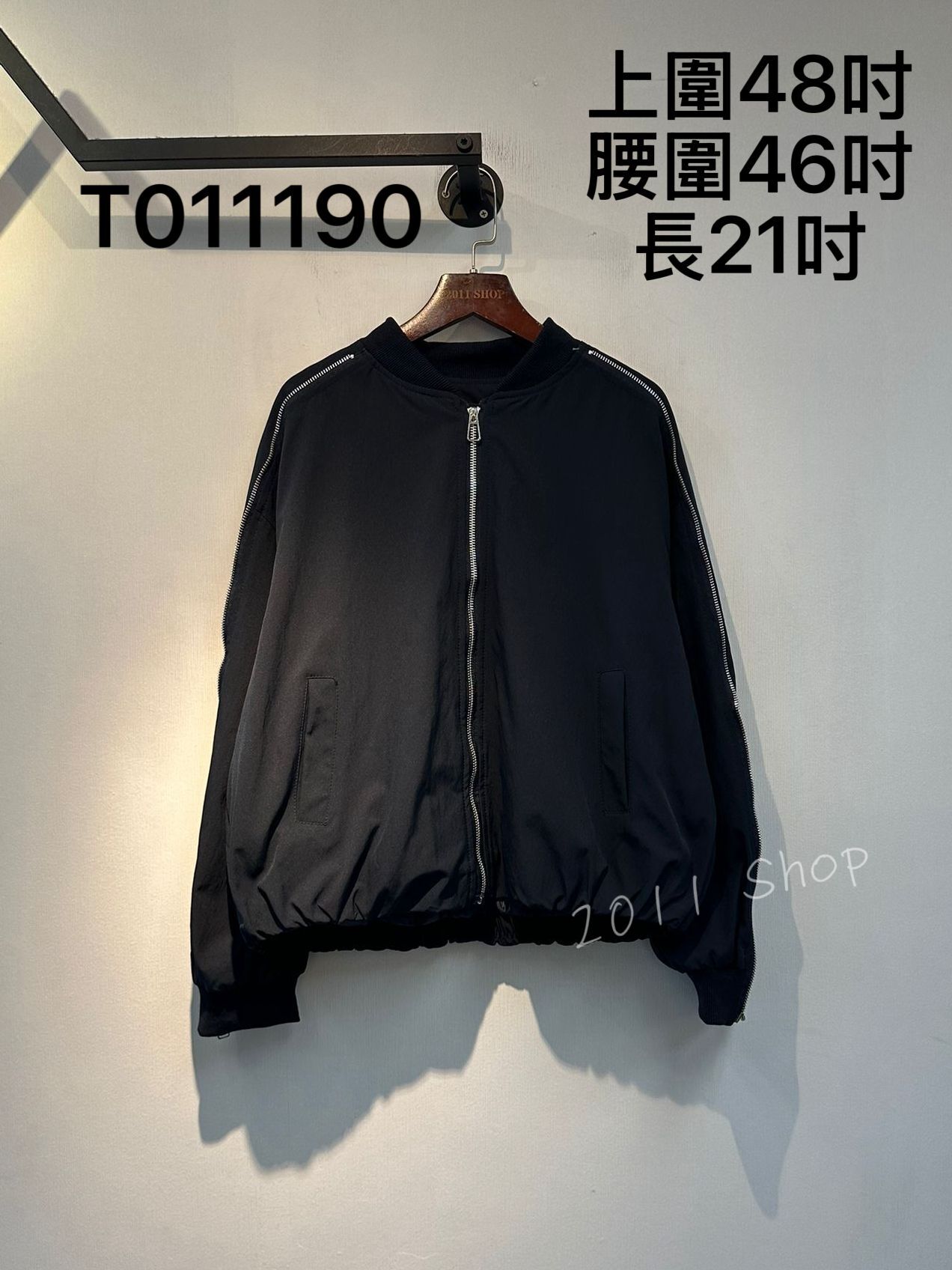 型格拉鍊設計風褸外套  上圍48吋 腰圍46吋 長21吋  T011190
