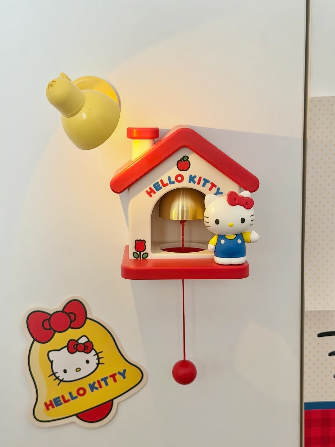 正版授權 SANRIO 三麗鷗 HELLO KITTY 小屋 磁吸門鈴 擺件 附禮袋