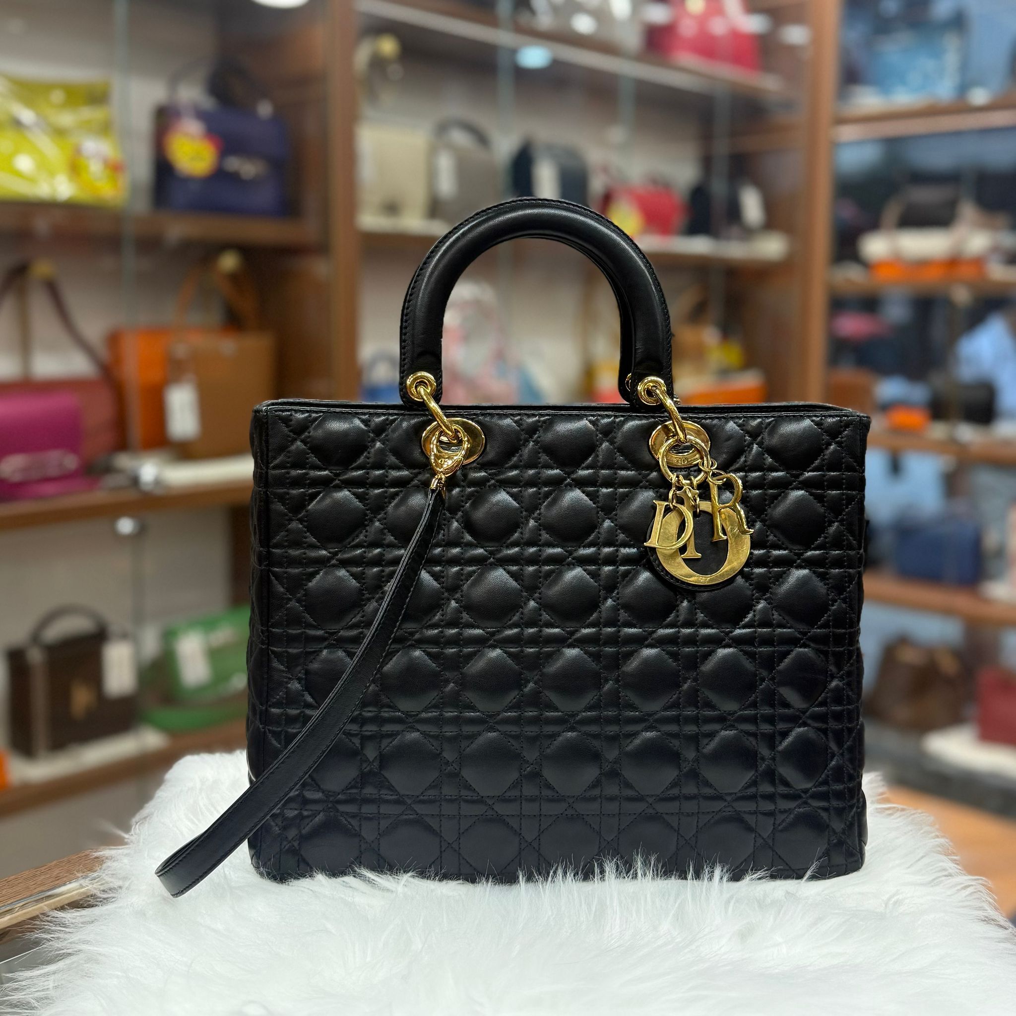 95%NEW USED LADY DIOR GM 七格黑色金扣羊皮大號 #迪奧戴妃 08 MA 0120