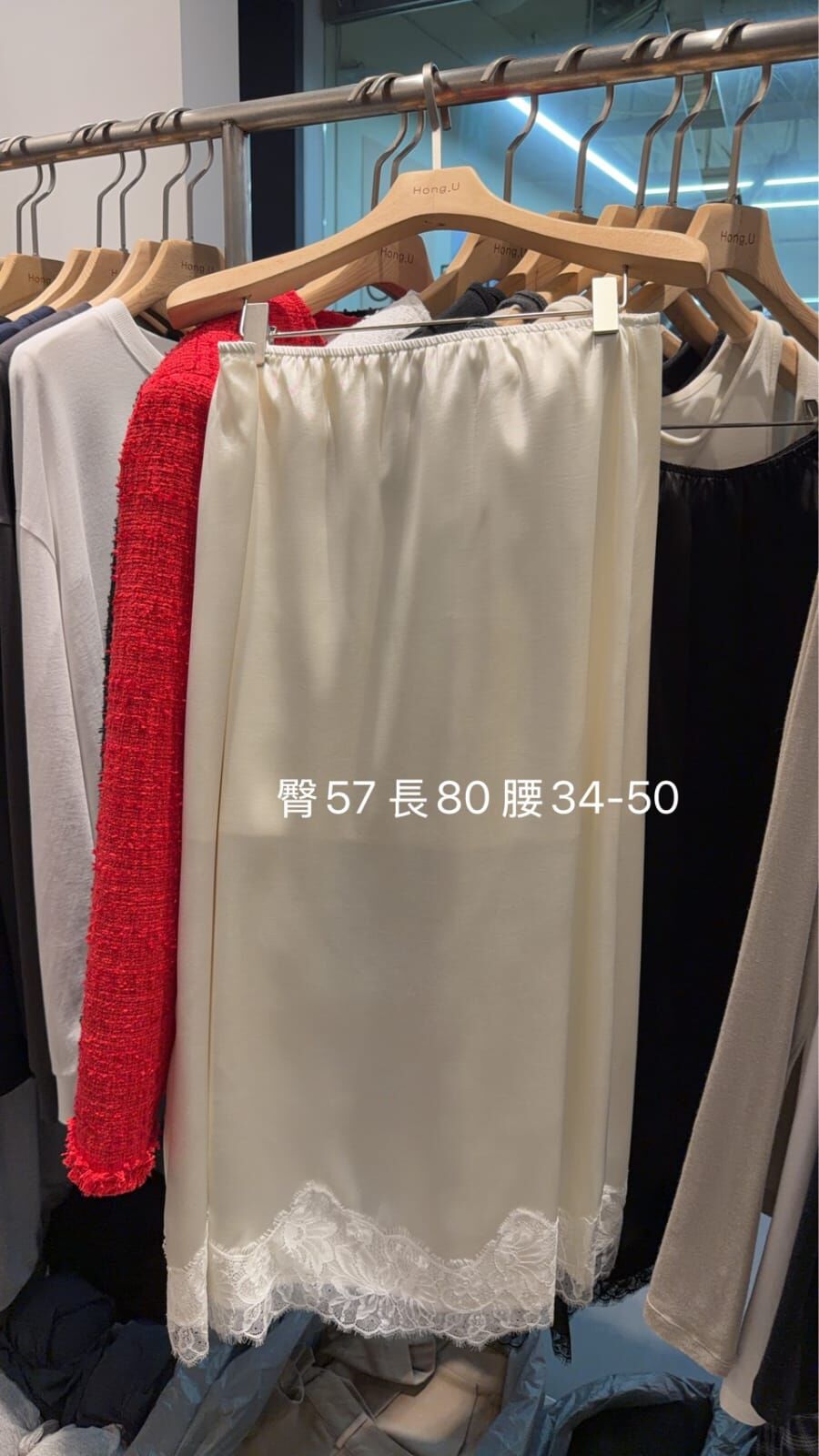 HN7105 光澤感精緻蕾絲半身裙