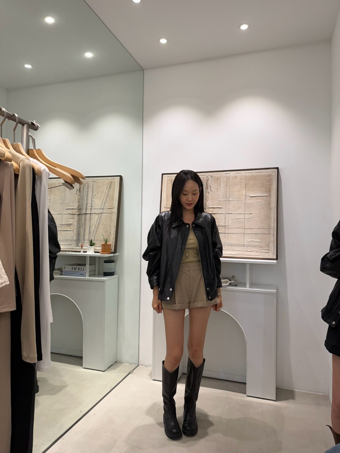 HN7117 復古落肩彈性下擺黑色彷皮外套