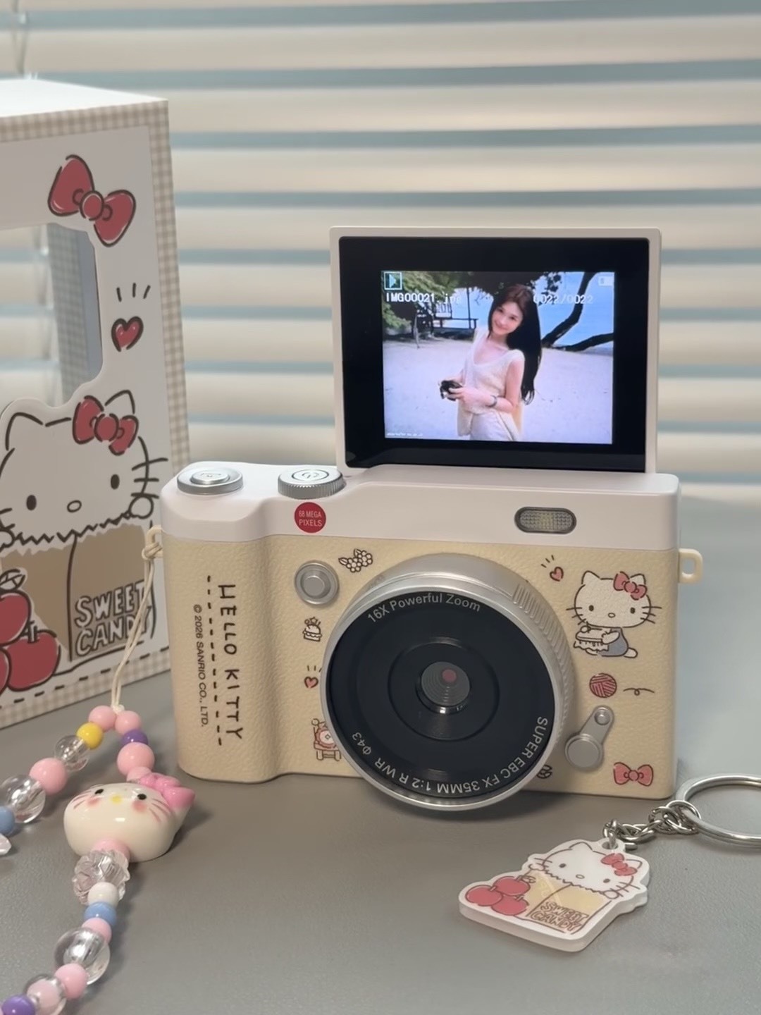 【預購】HELLO KITTY 數碼相機 CCD 翻轉相機 附32G記憶卡 掛繩