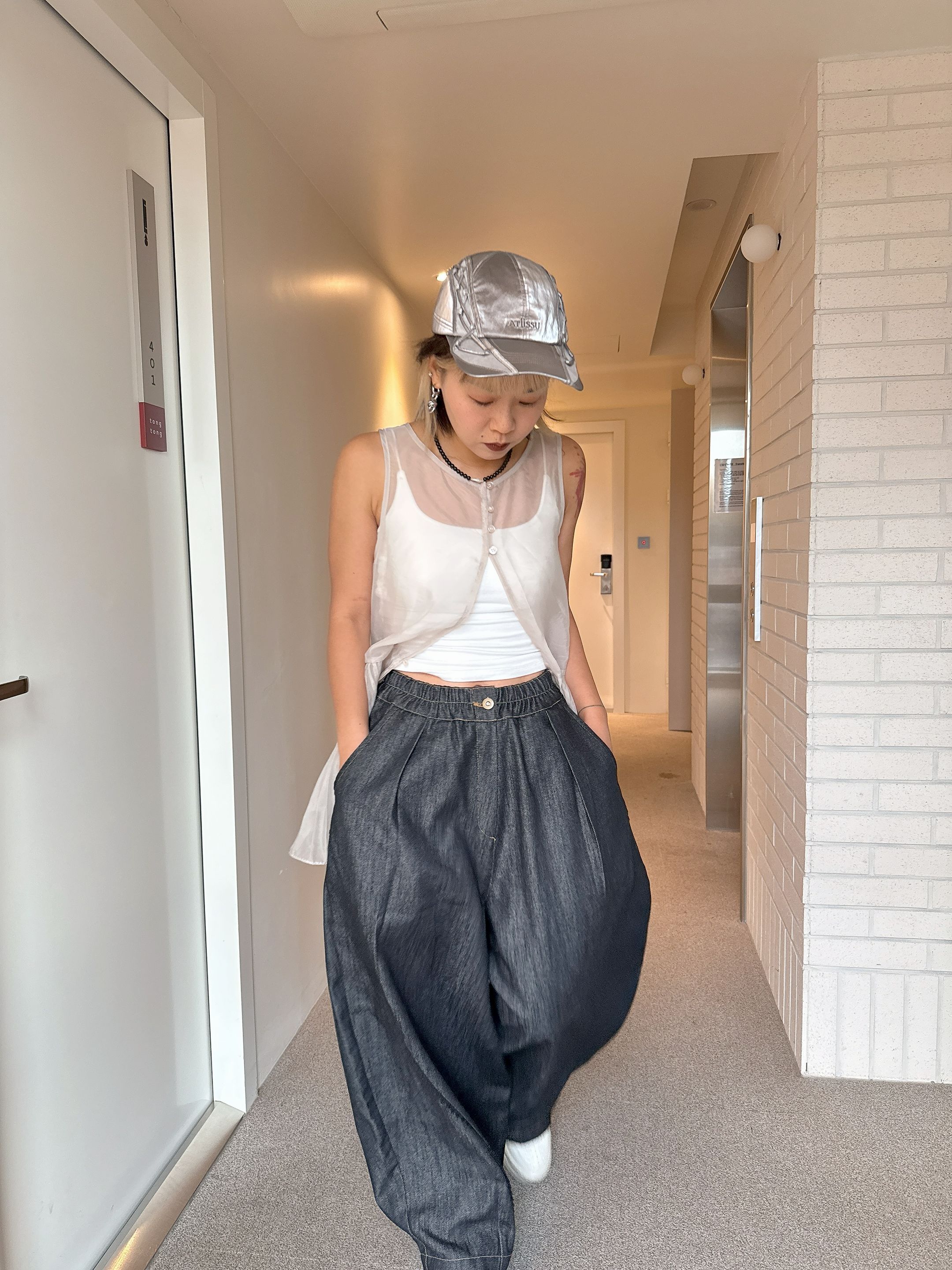 Balloon Fit Tapered Denim Pants