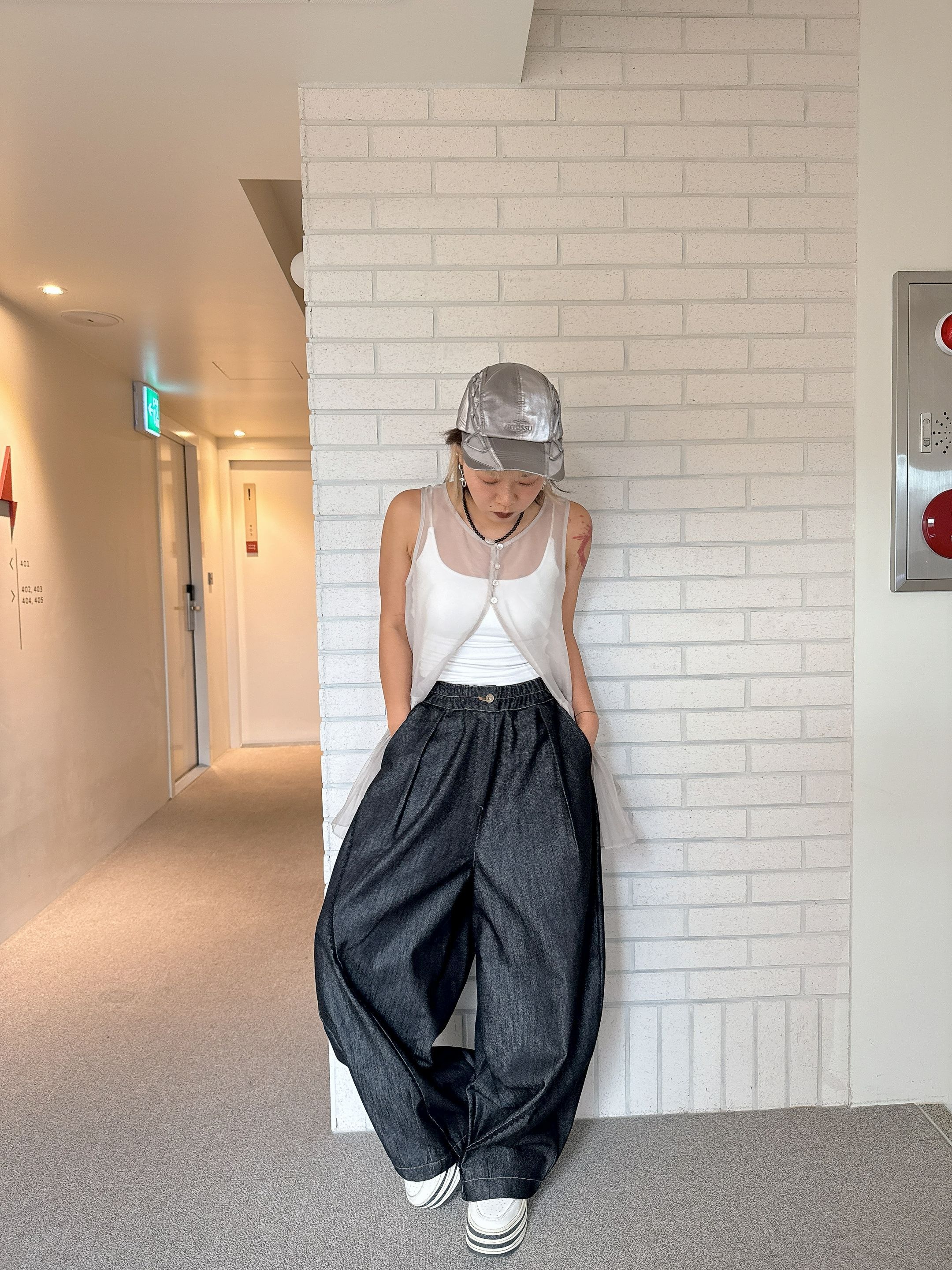 Balloon Fit Tapered Denim Pants