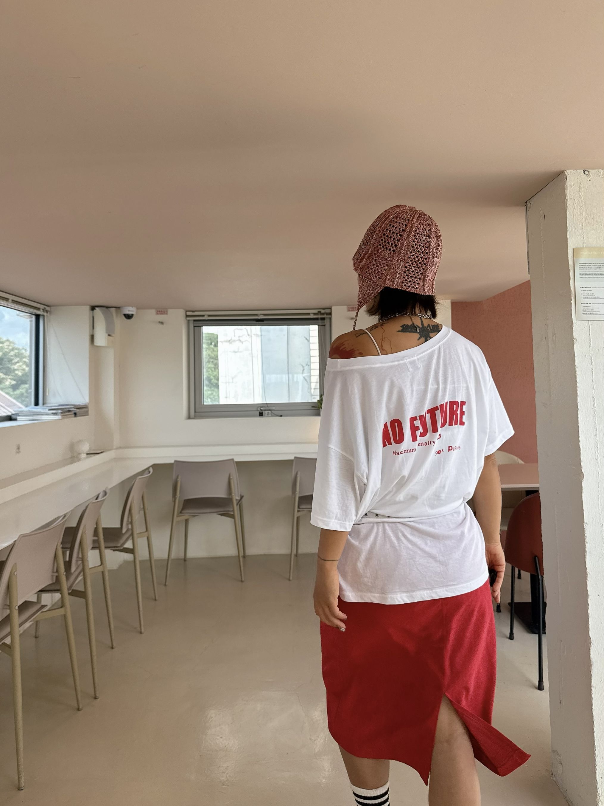 "NO FUTURE" T-shirt