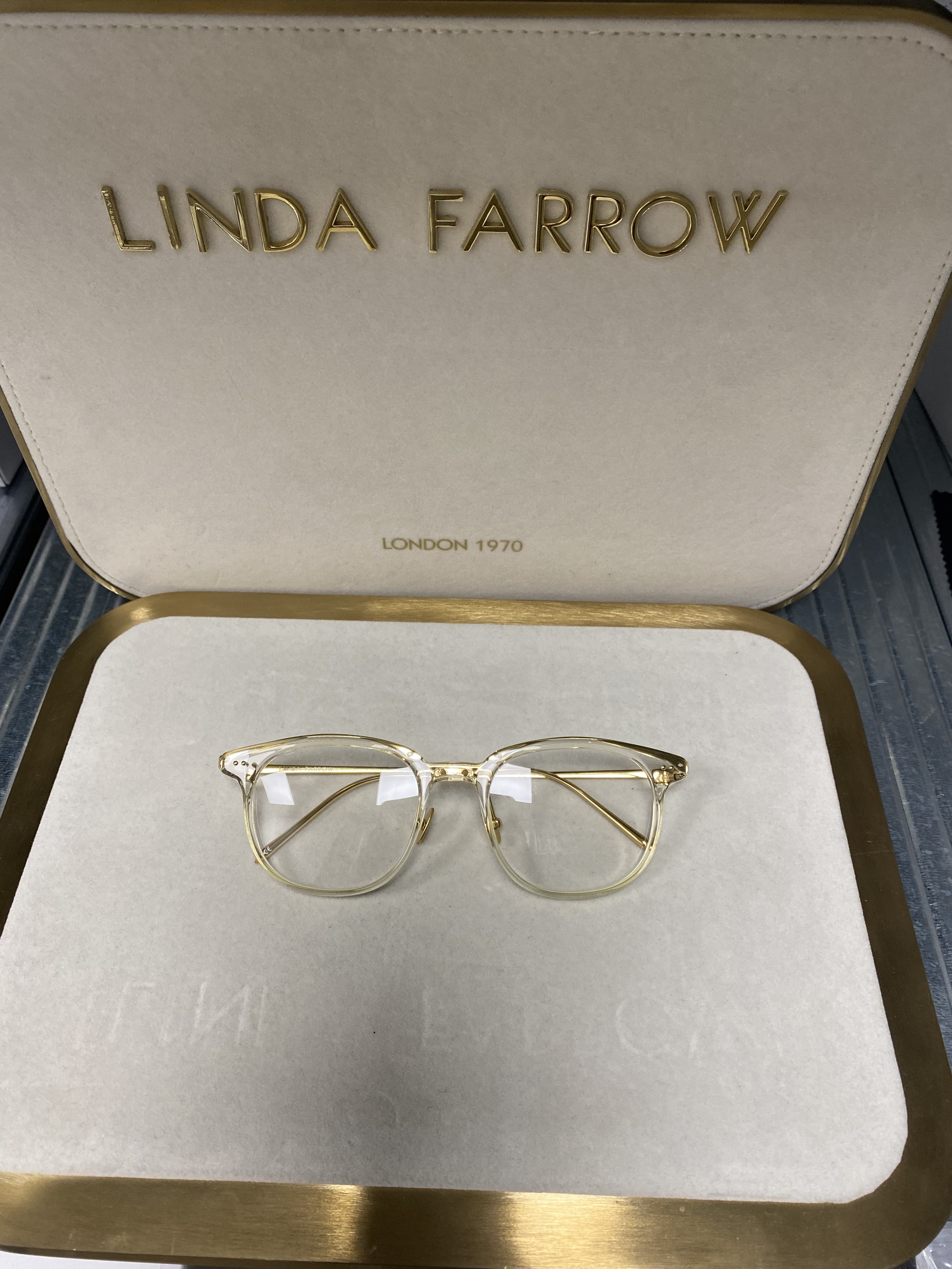 Linda Farrow 724