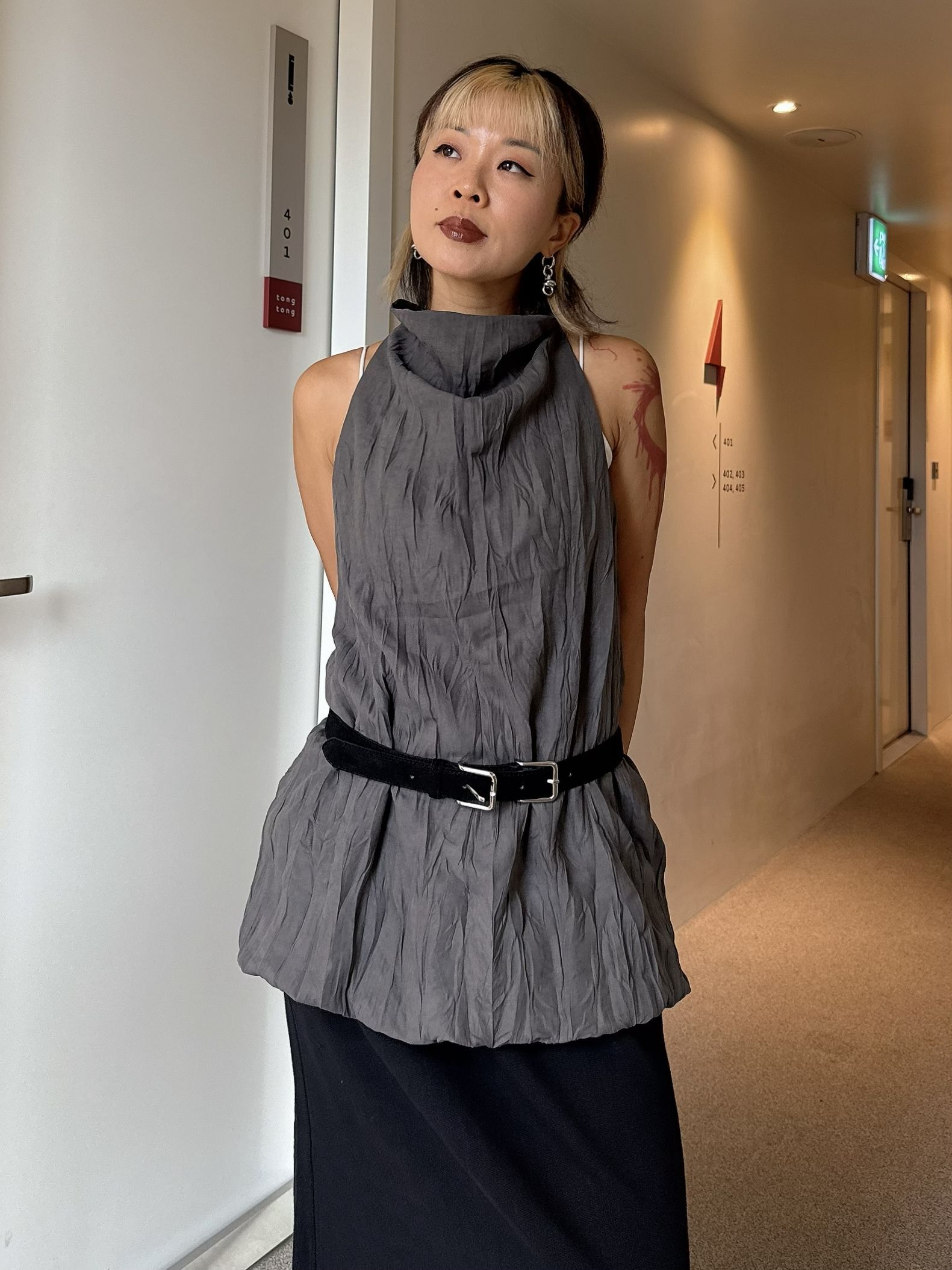 Minimal Crinkle High-Neck Sleeveless Top