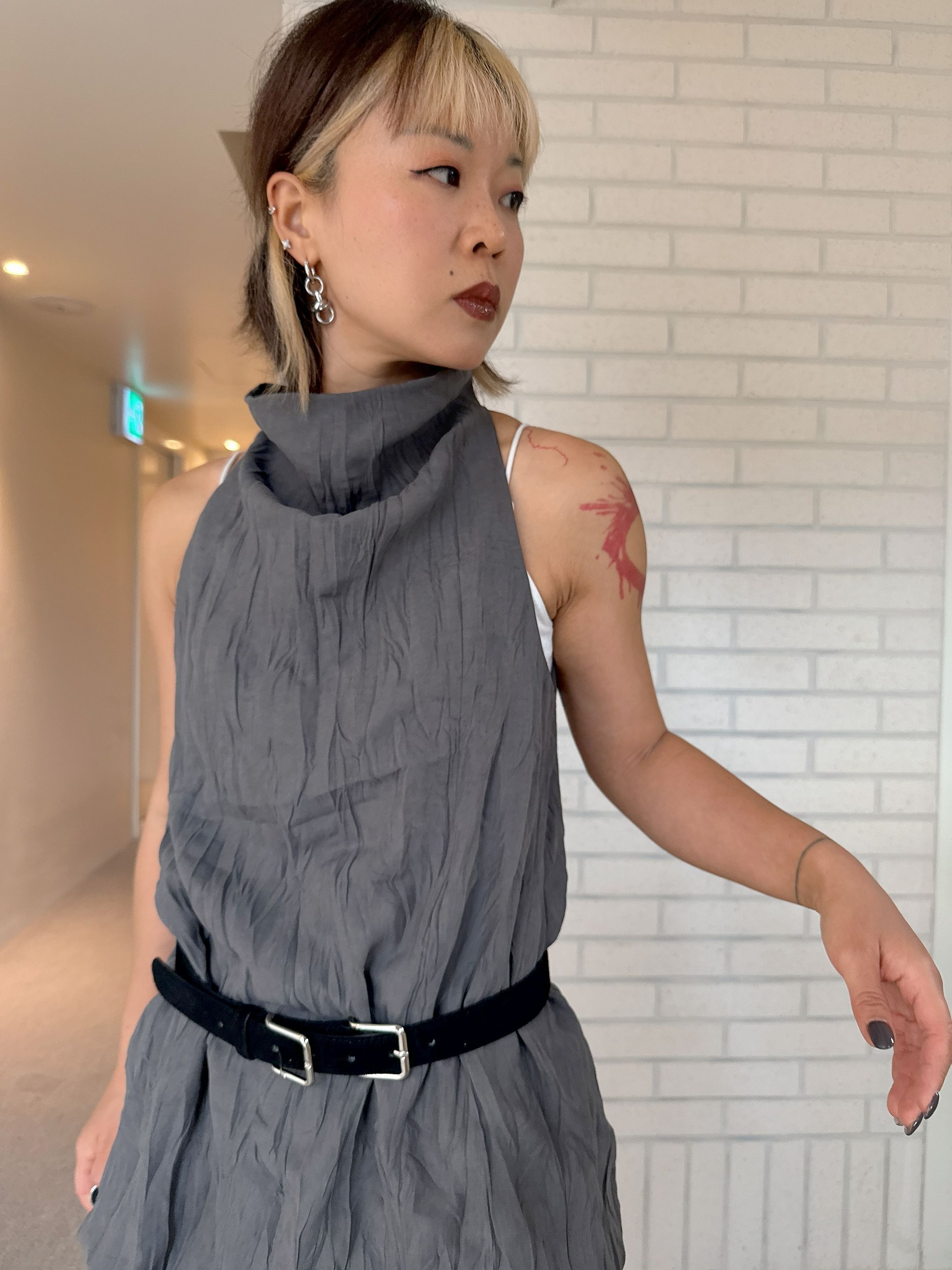 Minimal Crinkle High-Neck Sleeveless Top