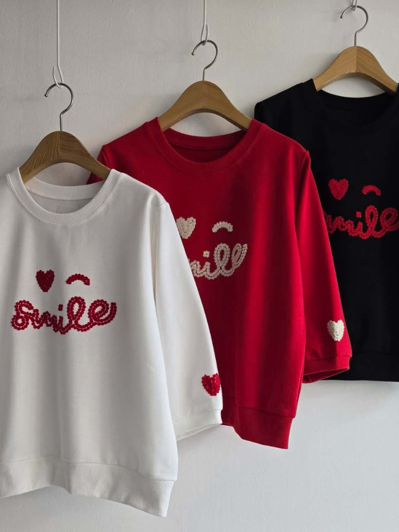 笑一個吧♡愛心Smile立體刺繡七分袖上衣