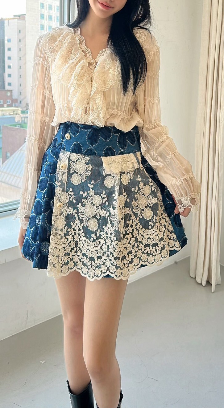 牛仔花朵半蕾絲褲裙
