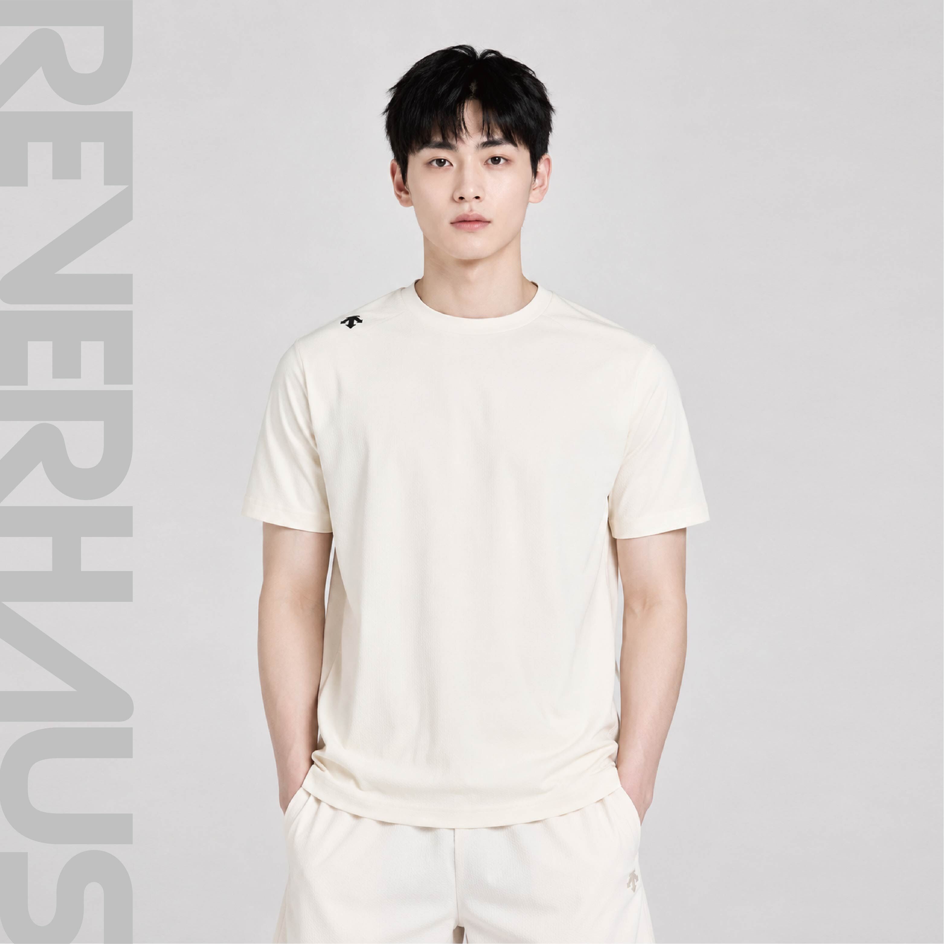 【 DESCENTE｜ 運動風LOGO短TEE - 米白 】