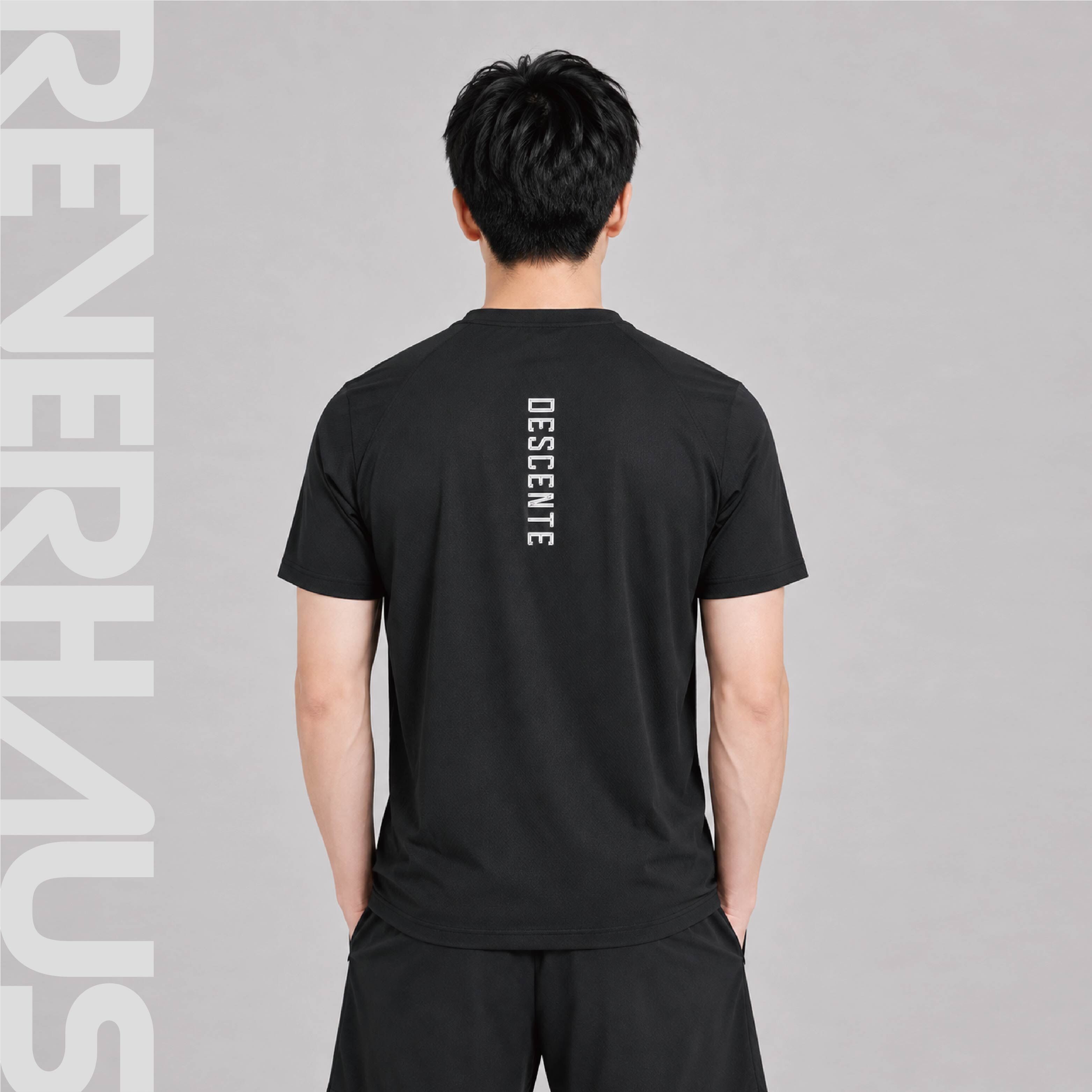【 DESCENTE｜ 運動風LOGO短TEE - 黑 】