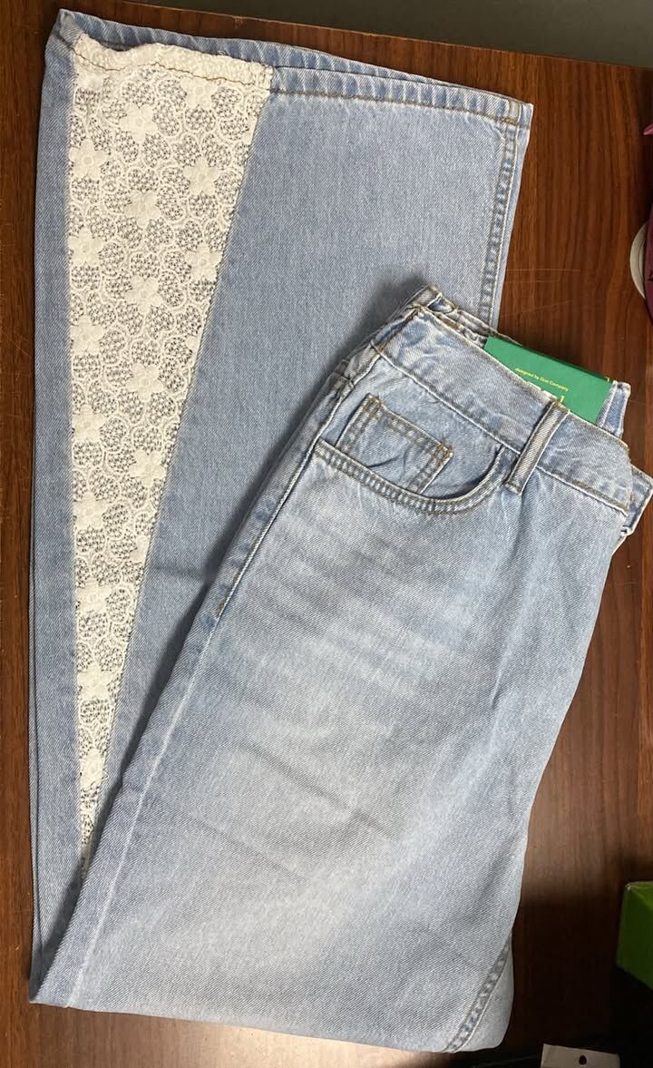 現貨 KR 韓國女裝半橡筋腰通花喇叭牛仔褲 清貨貨品,不設退換（AT267 477）