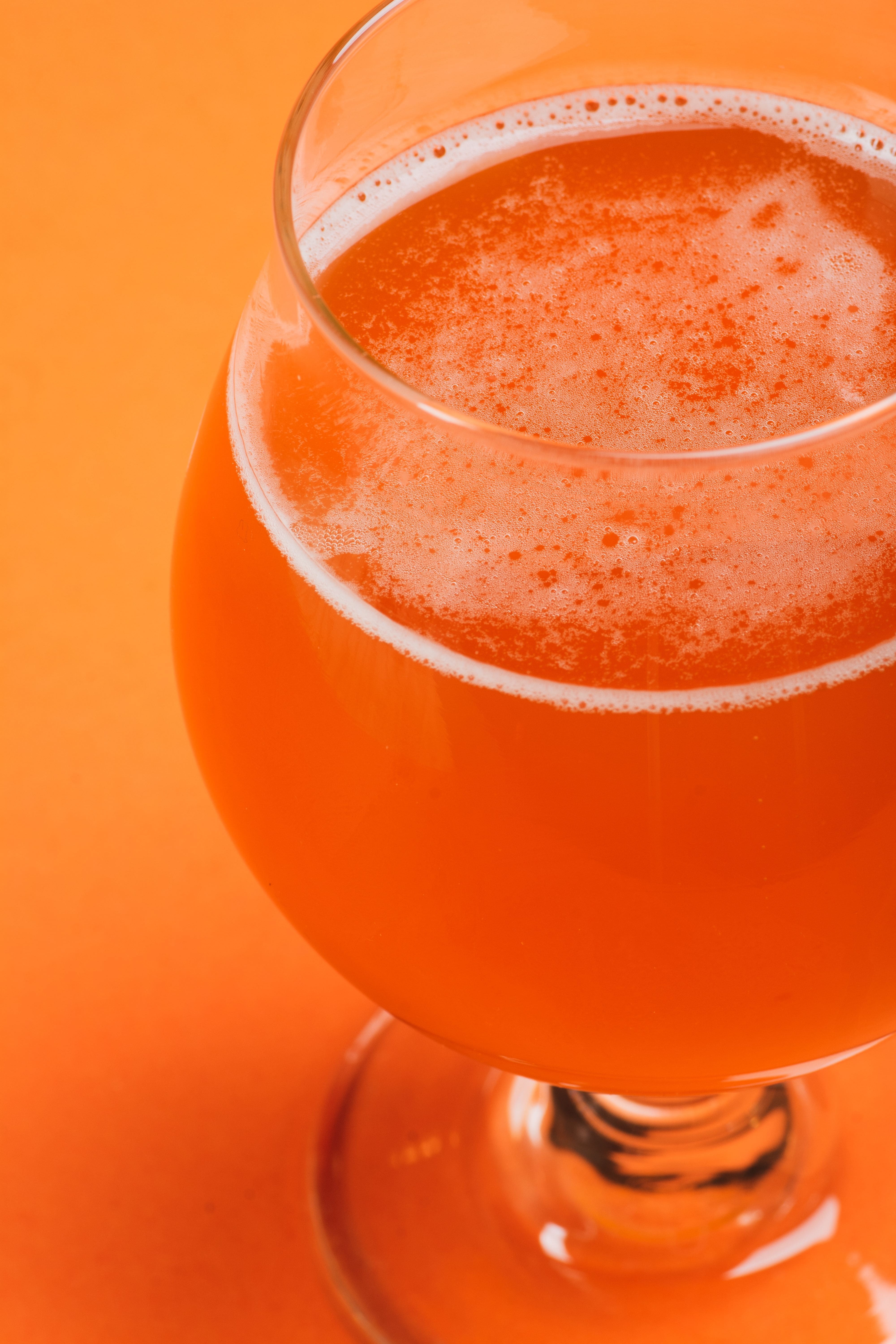 康普茶(Kombucha)是一種以茶湯為基底的發酵飲品。