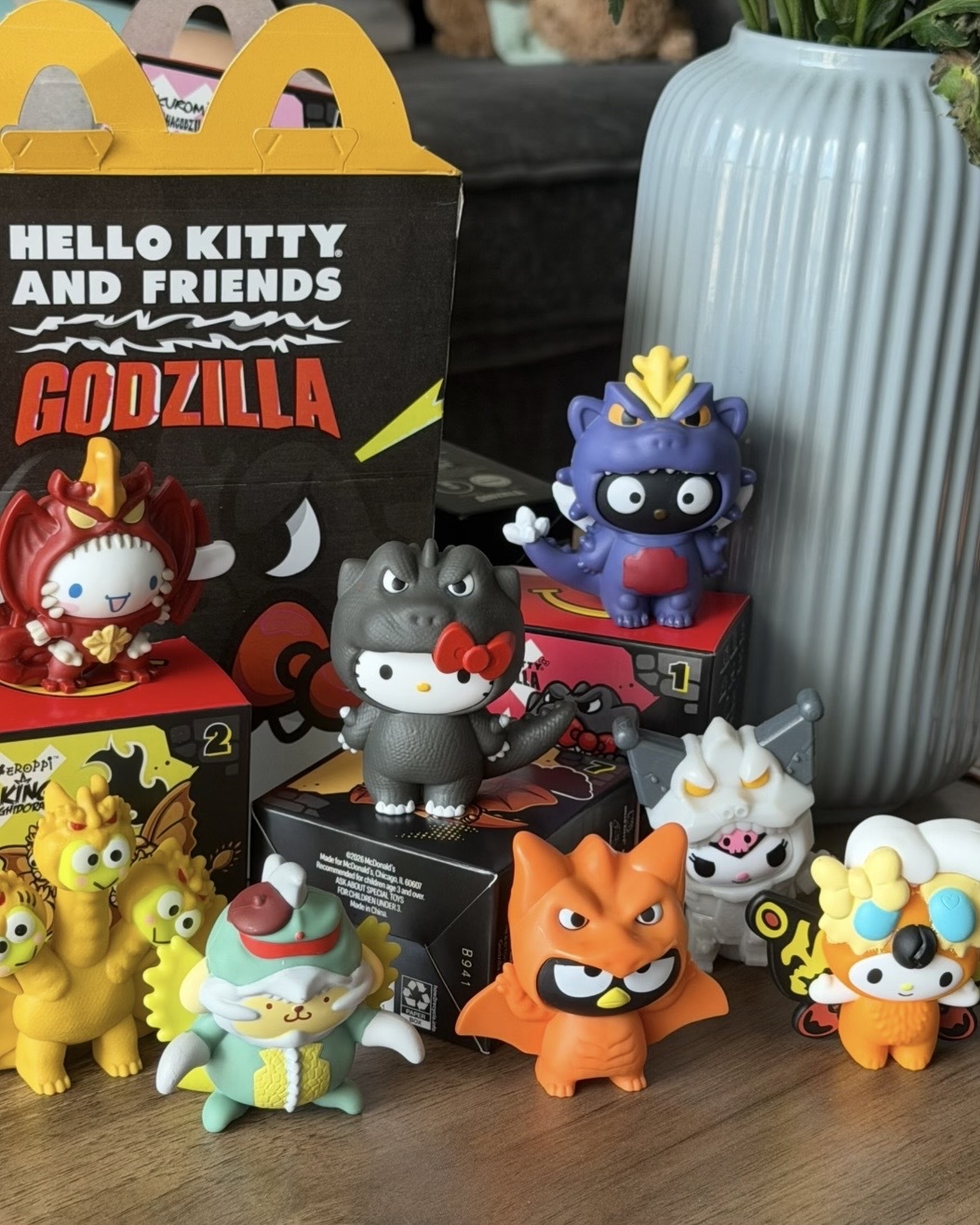 <最萌聯名> Sanrio x Godzilla 美國 麥當勞 哥吉拉 三麗鷗 聯名 玩具 盲盒 隨機