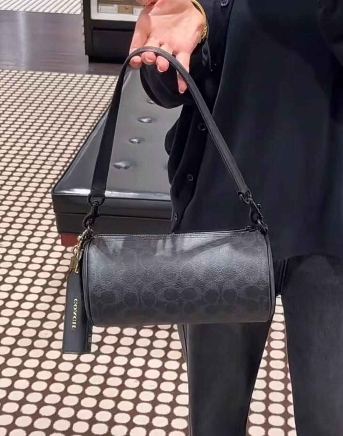 【預購】COACH H090310 Andre 24 圓筒手提包