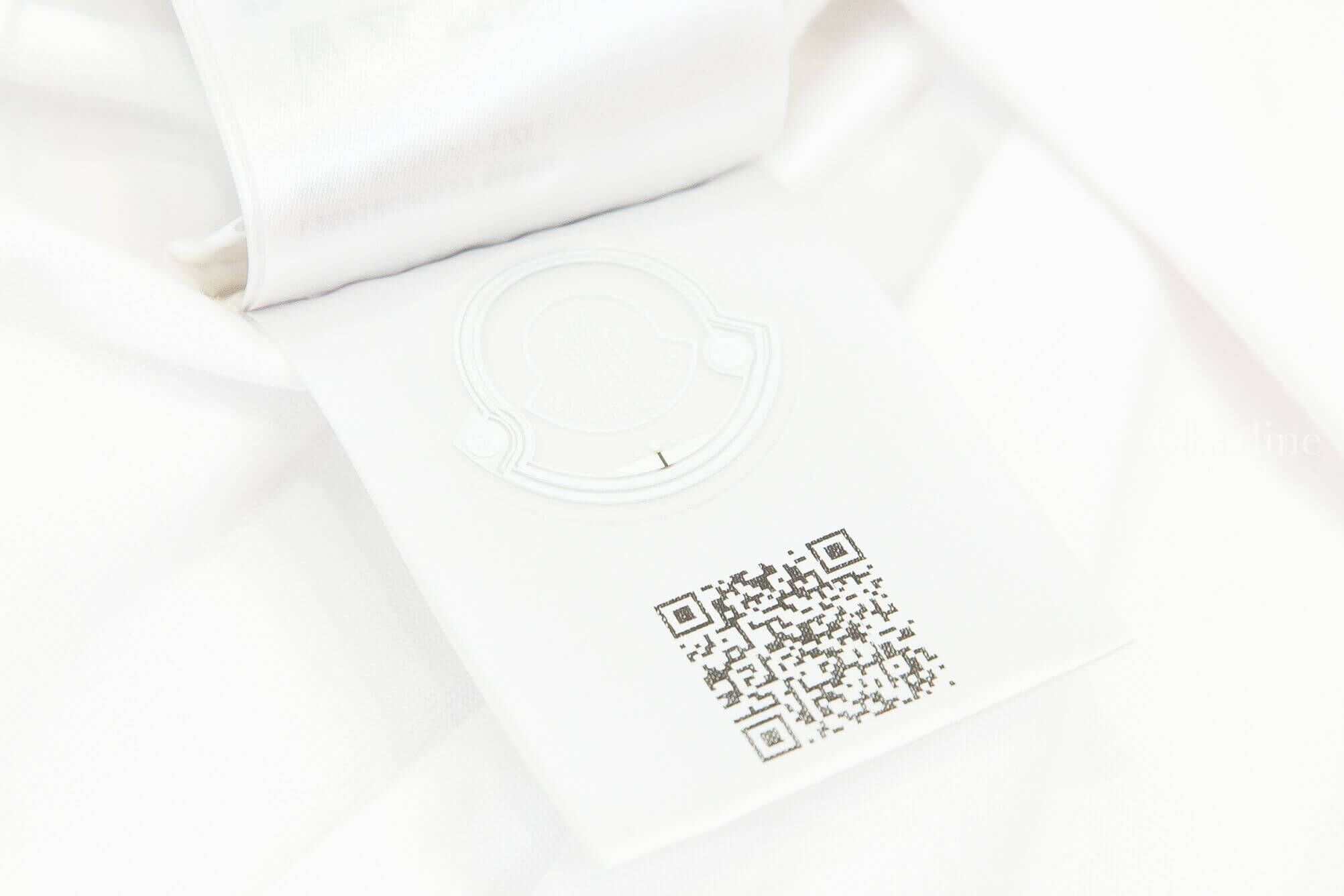 MONCLER 白色 Logo 印花圓領短袖 T-shirt 內部商品標籤細節，Charline Boutique 實拍