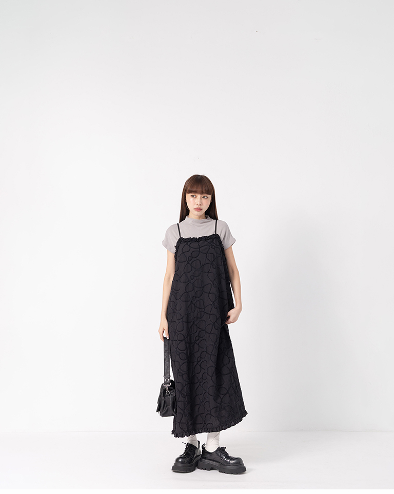 Ruffled jacquard design, spaghetti strap maxi dress, available in two colors.【01087357】in stock+pre-order
