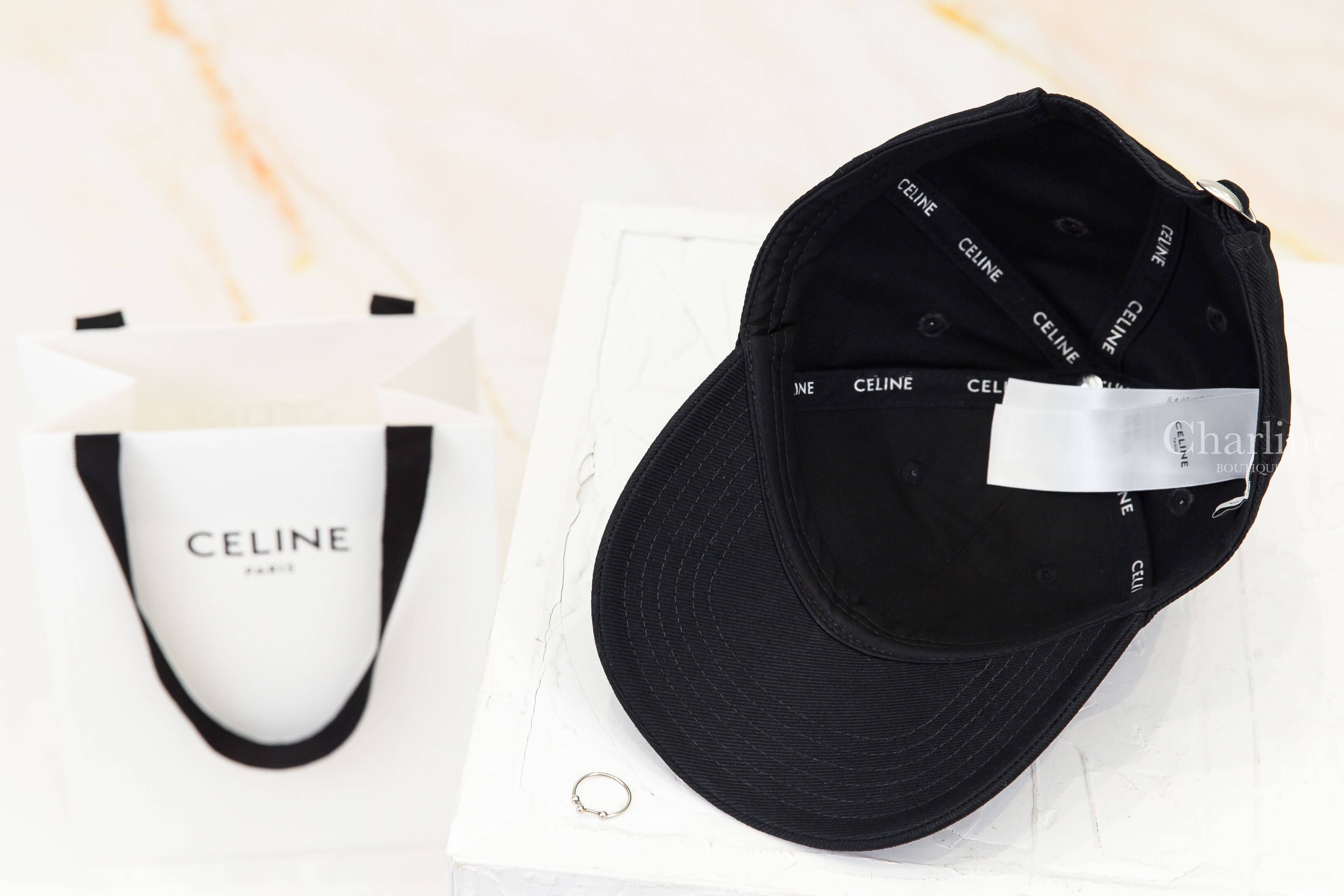 CELINE 黑色 Triomphe 凱旋門棒球帽內部完整結構、CELINE 字樣織帶與商品標籤，Charline Boutique 實拍