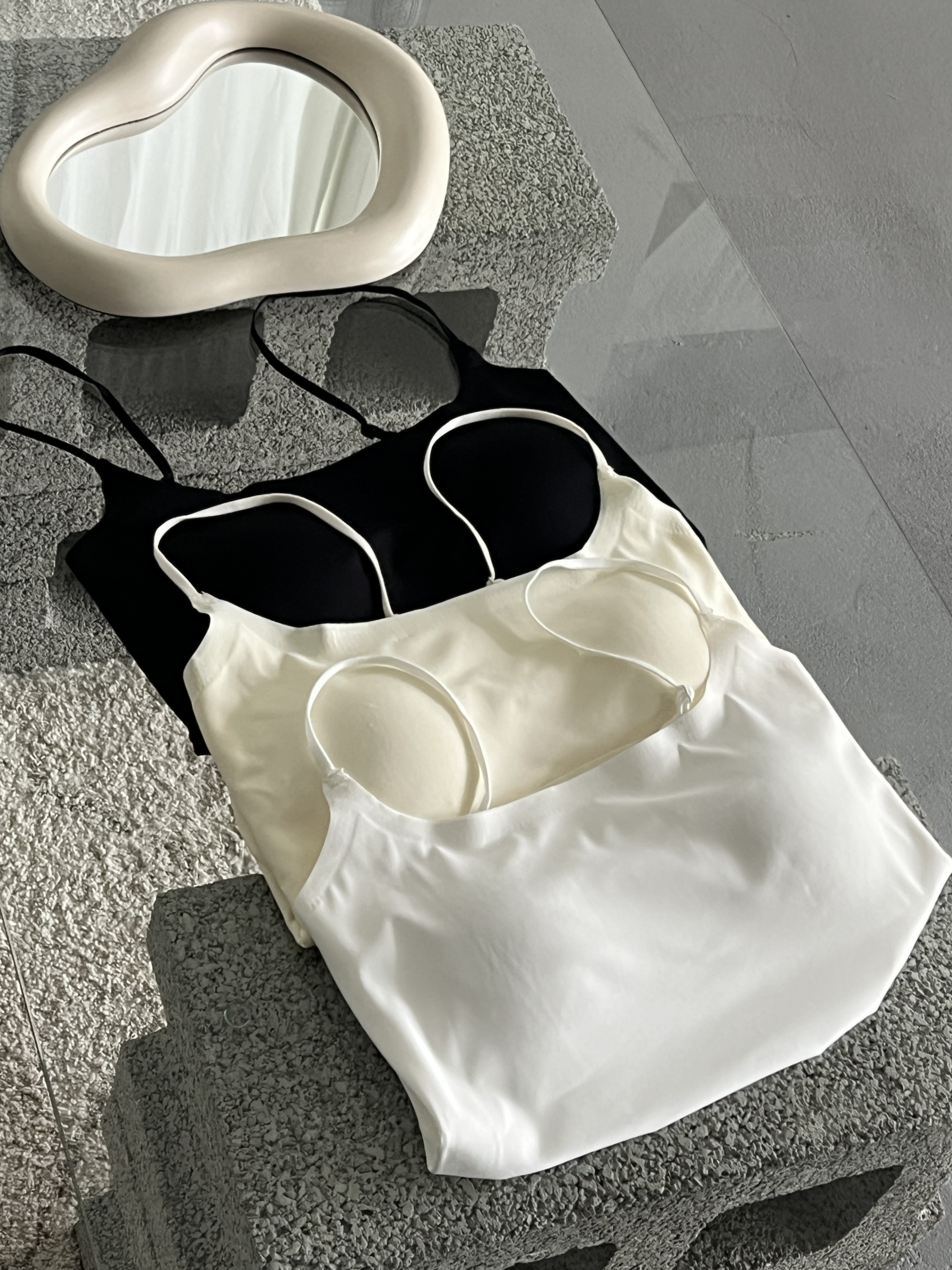 超好穿無痕冰絲涼感細肩Bra top