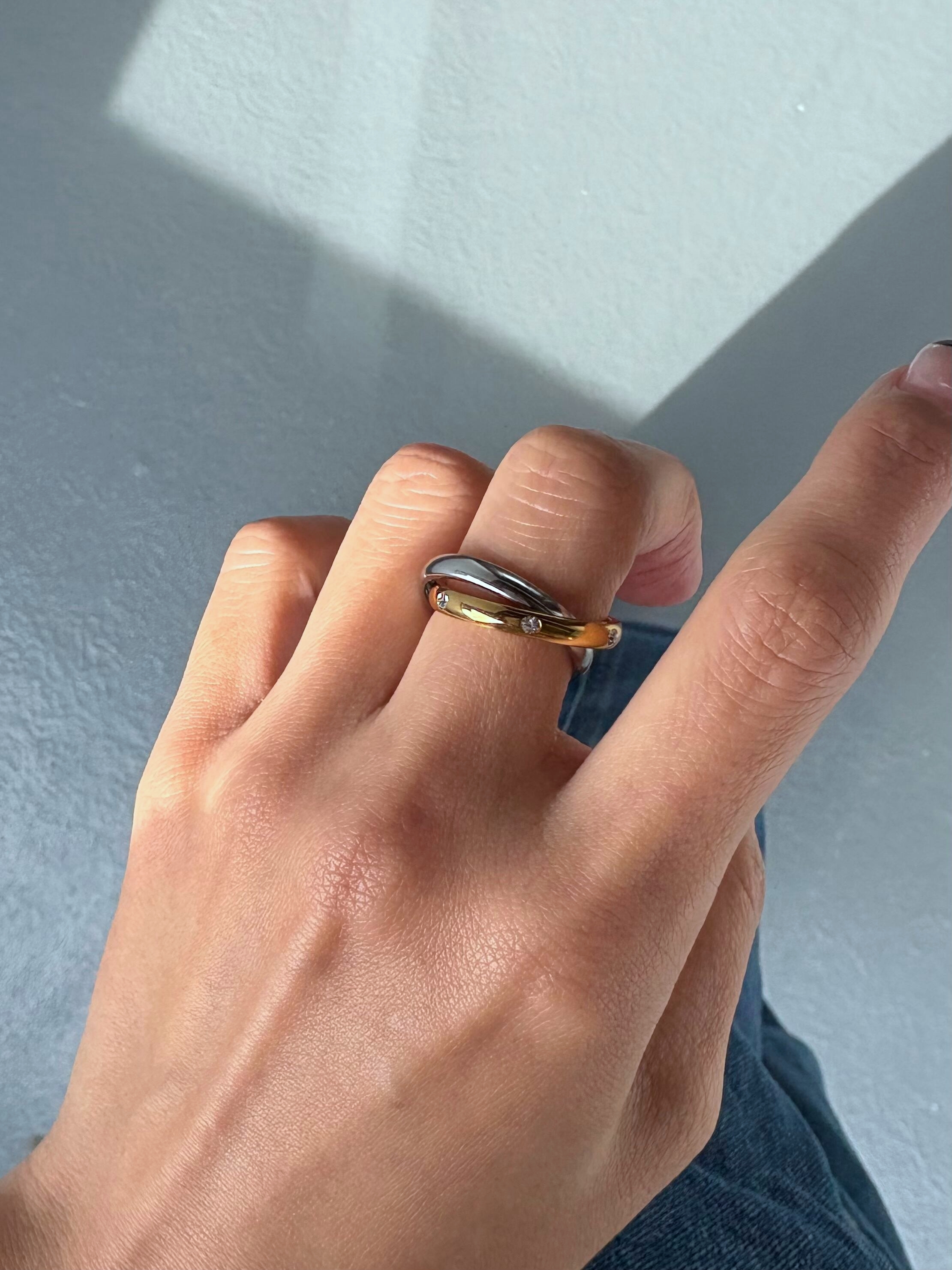 double curve zirconia ring