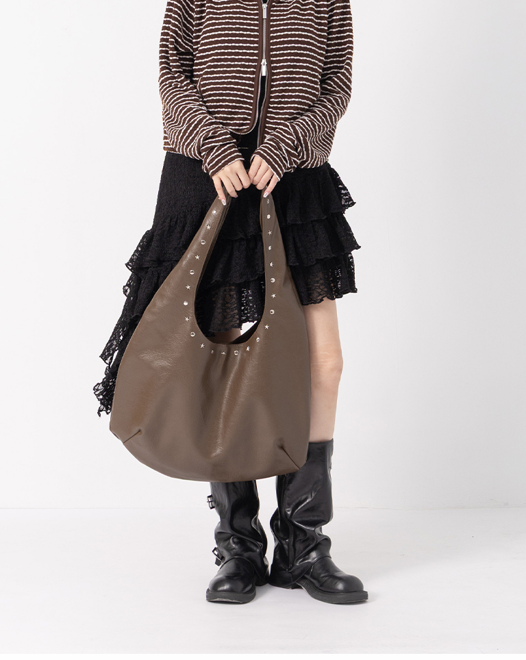 Star-studded leather shoulder bag, available in two colors.【06070449】in stock+pre-order