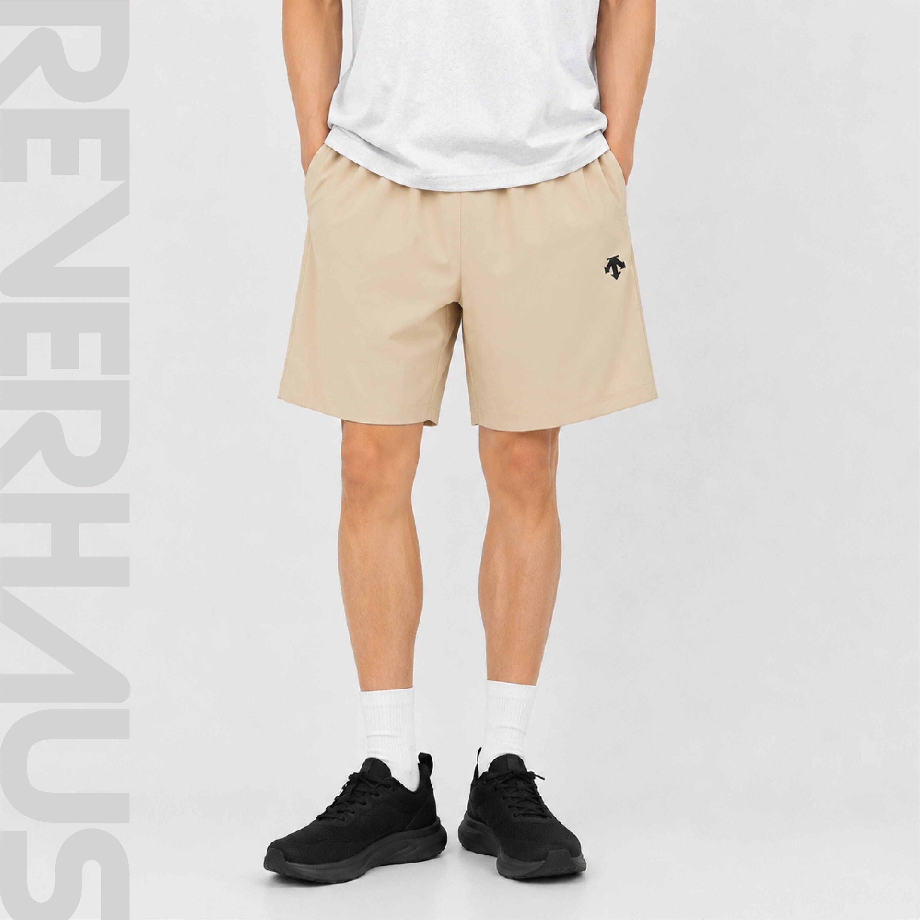 【 DESCENTE｜ DESCENTE ESSENCIAL 7" 休閒短褲 - 卡其 】