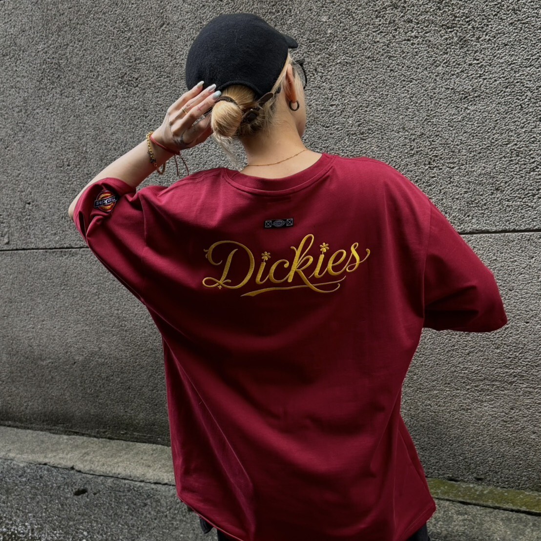 Dickies 刺繡草寫花卉字母LOGO 黃刺繡 寬鬆短踢 DKU262NKT597