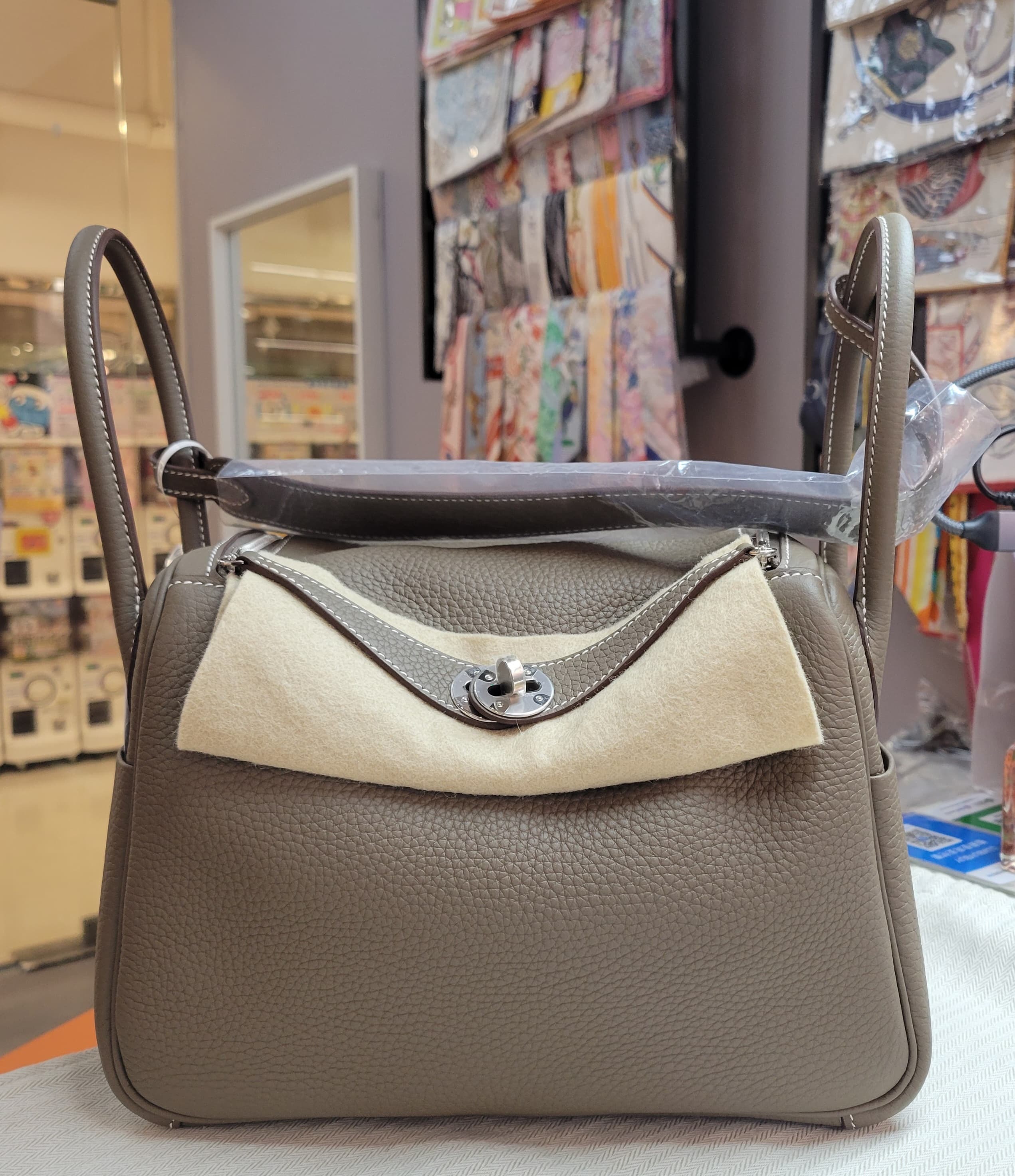 HERMES Lindy 26 etoupe CK 大象灰銀扣