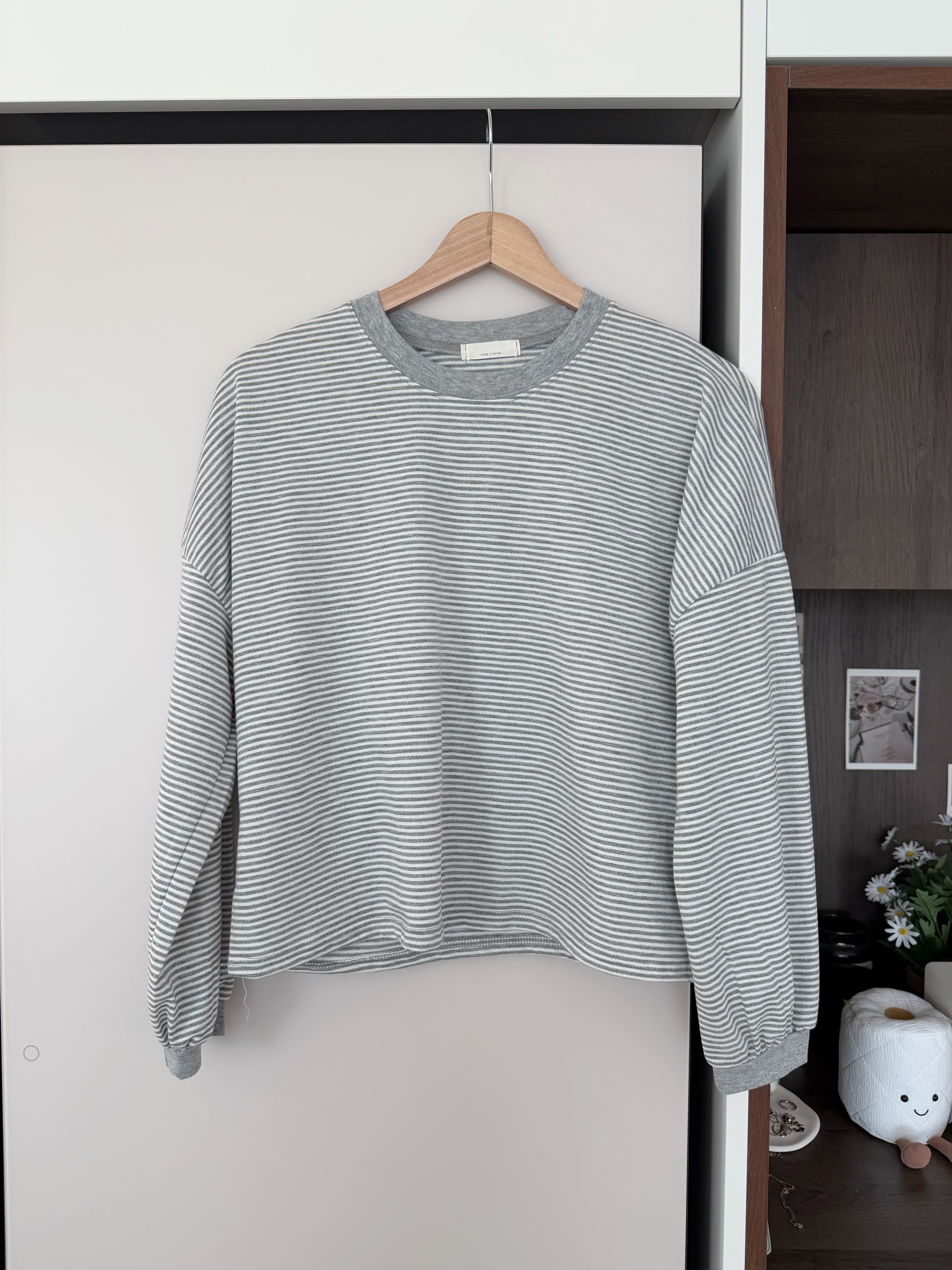 KR699 隨性撞色落肩領細條紋TOP-2色