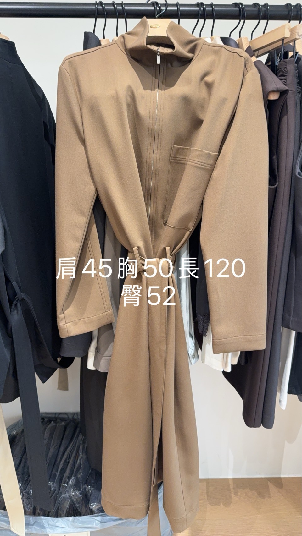 AU7104 立領拉鍊腰帶連身裙