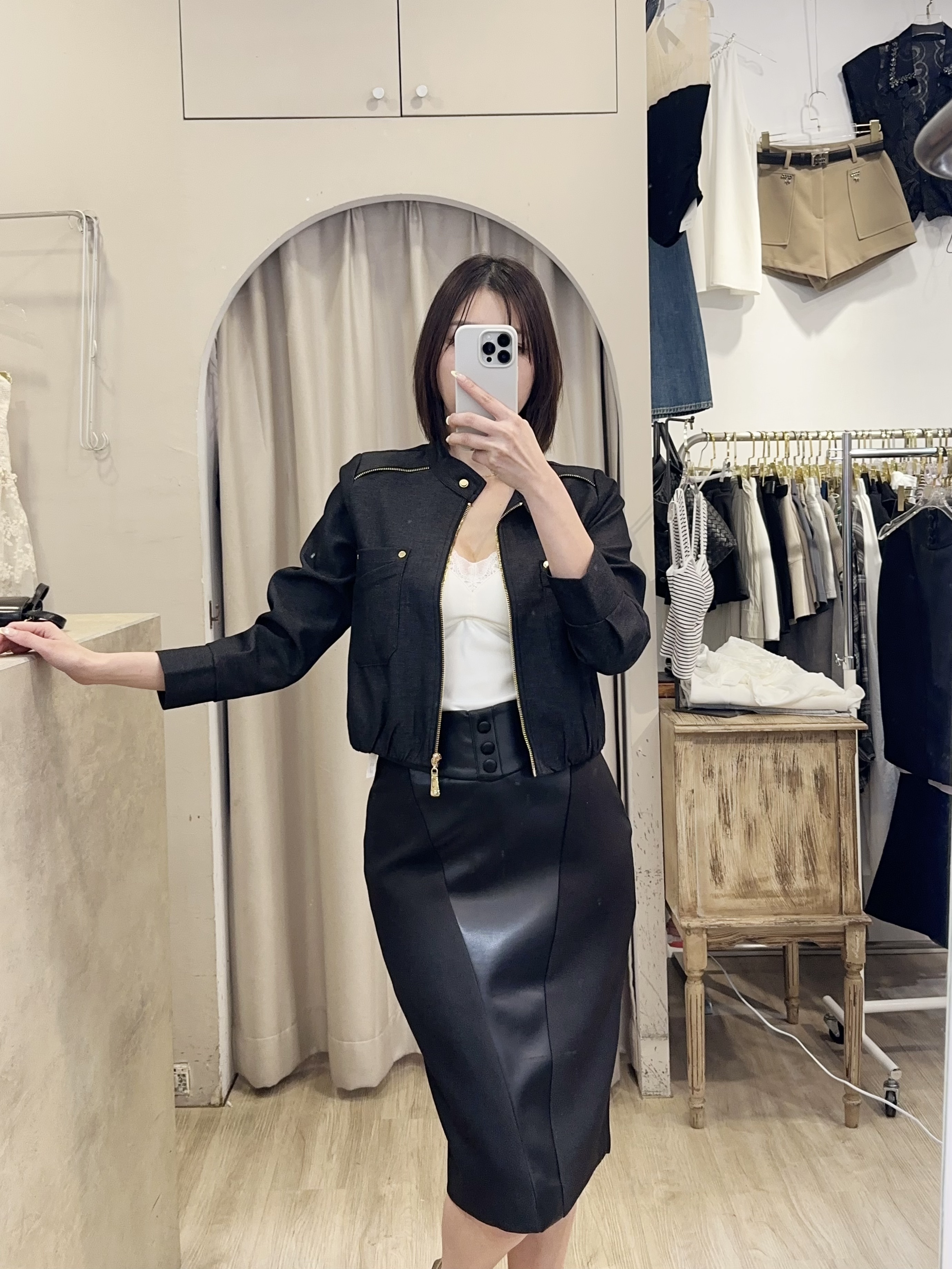 金拉鏈俐落短版外套 黑白卡