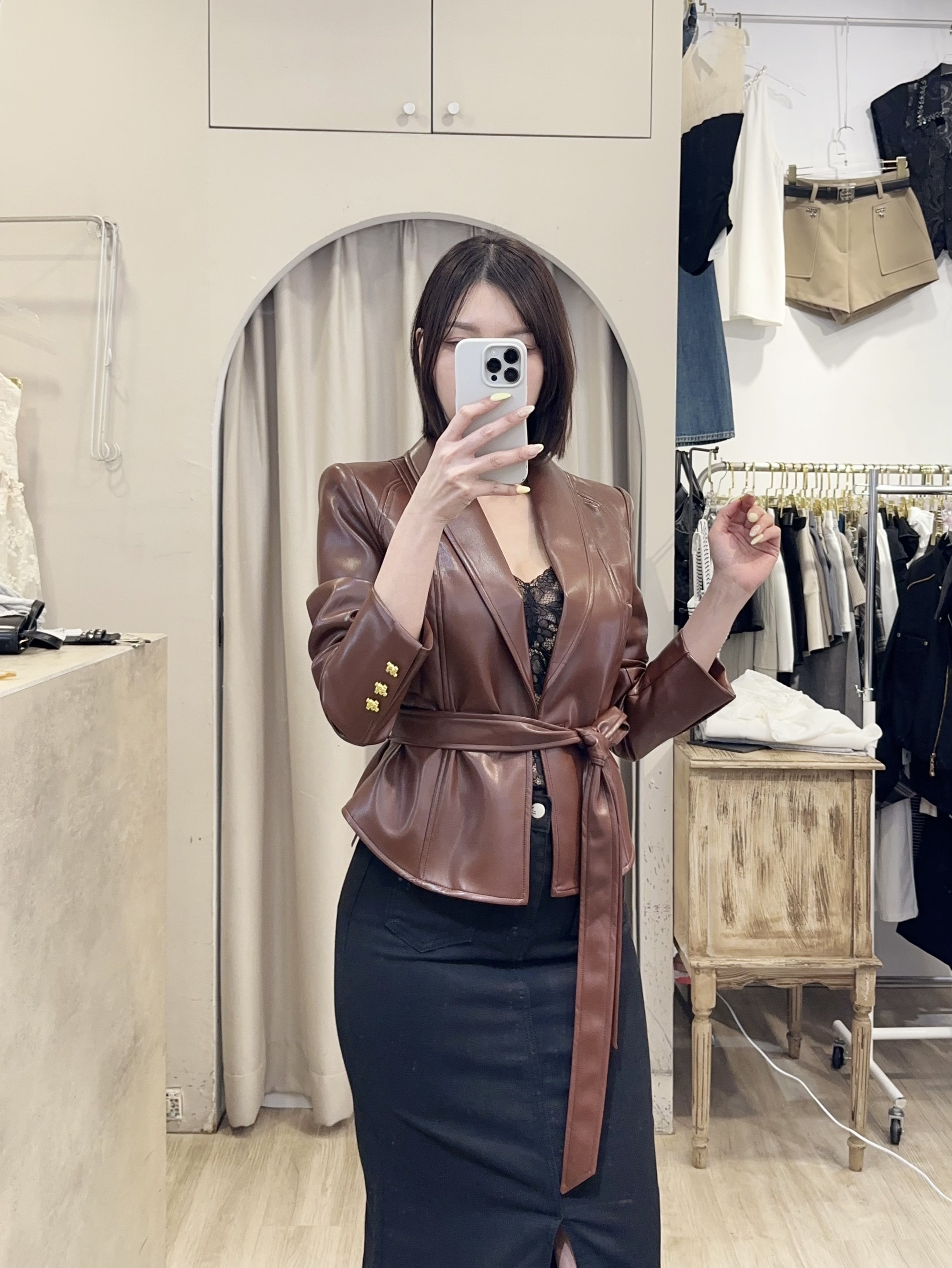 金扣綁帶合身皮革西裝外套 黑咖
