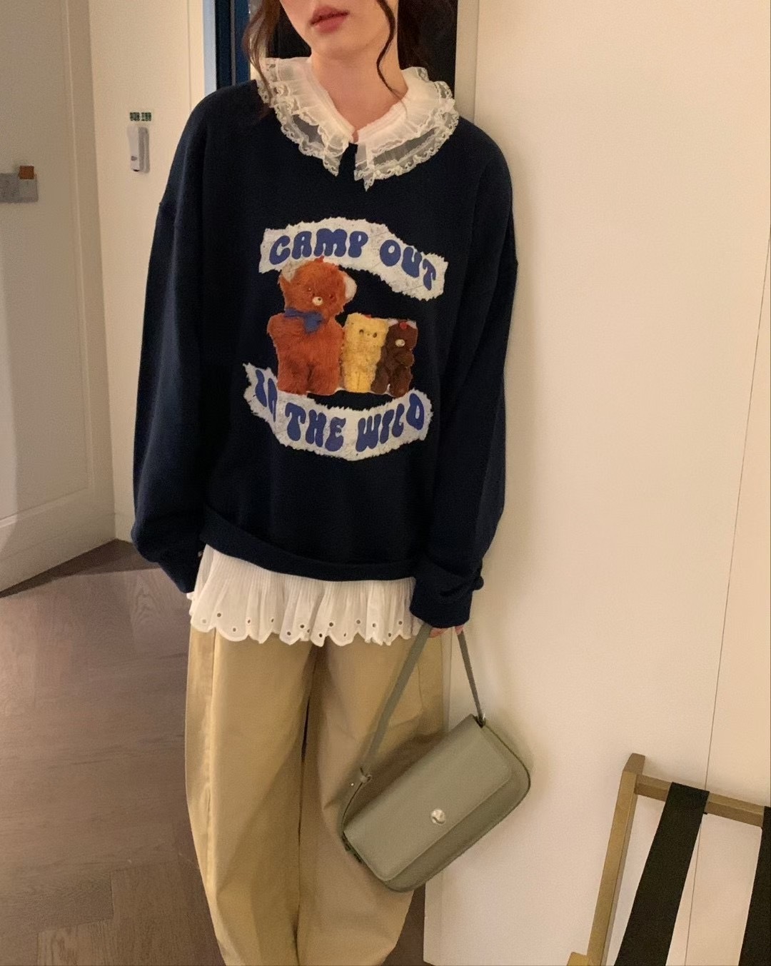 玩偶蕾絲領洞洞花邊衛衣