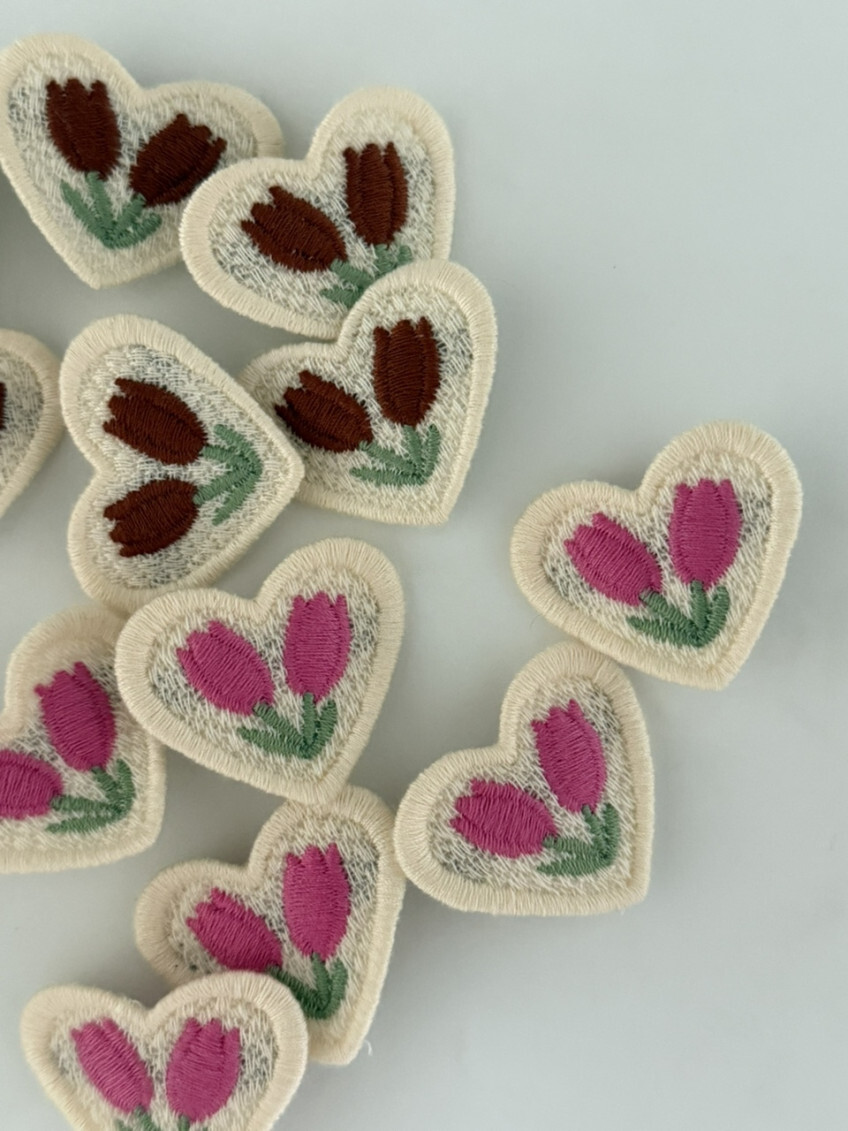Heart-shaped tulip hair clip