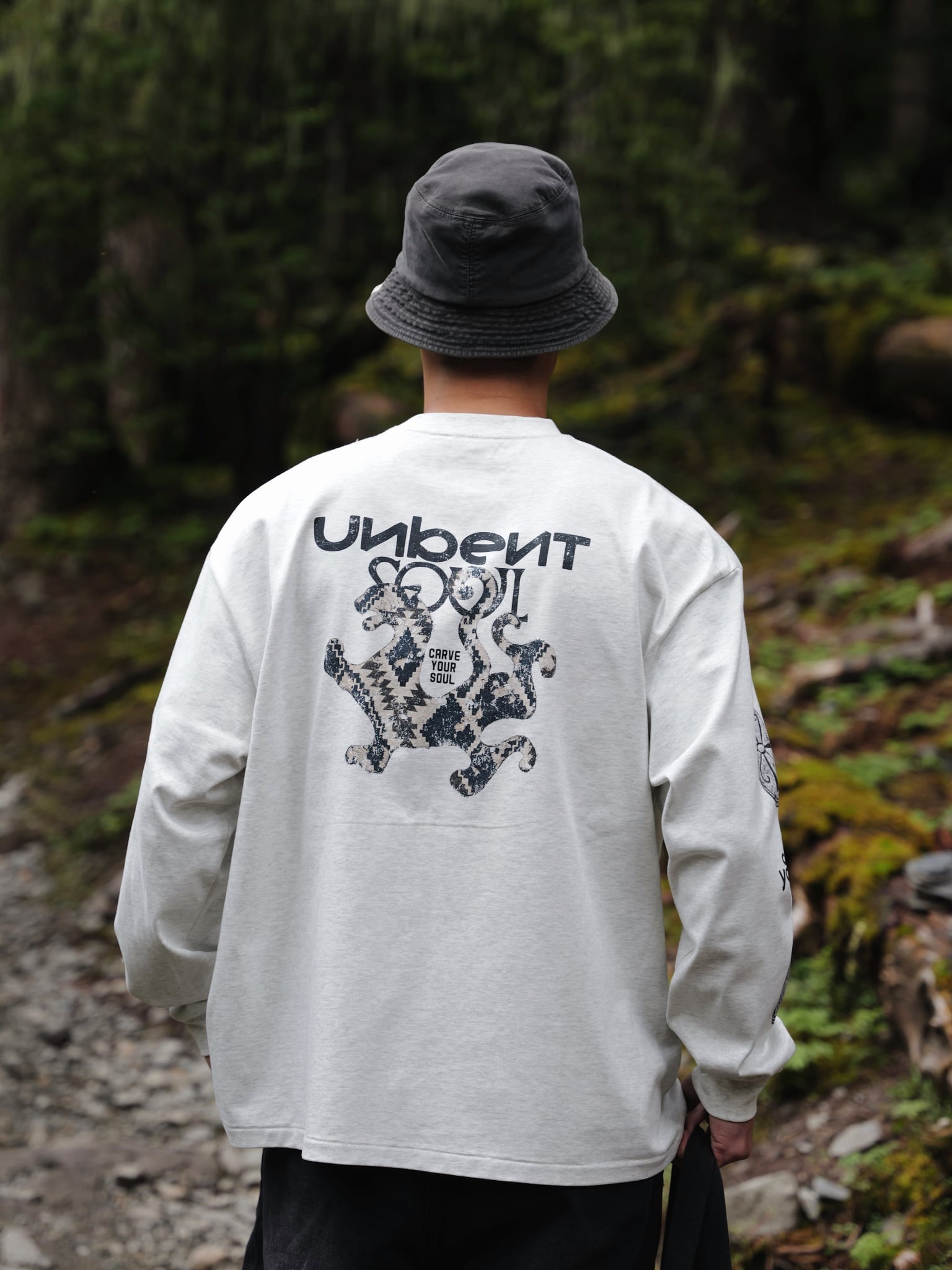 #預購 UNBENT 26AW 復古刻靈圖騰印花 休閒純棉圓領長踢 三色